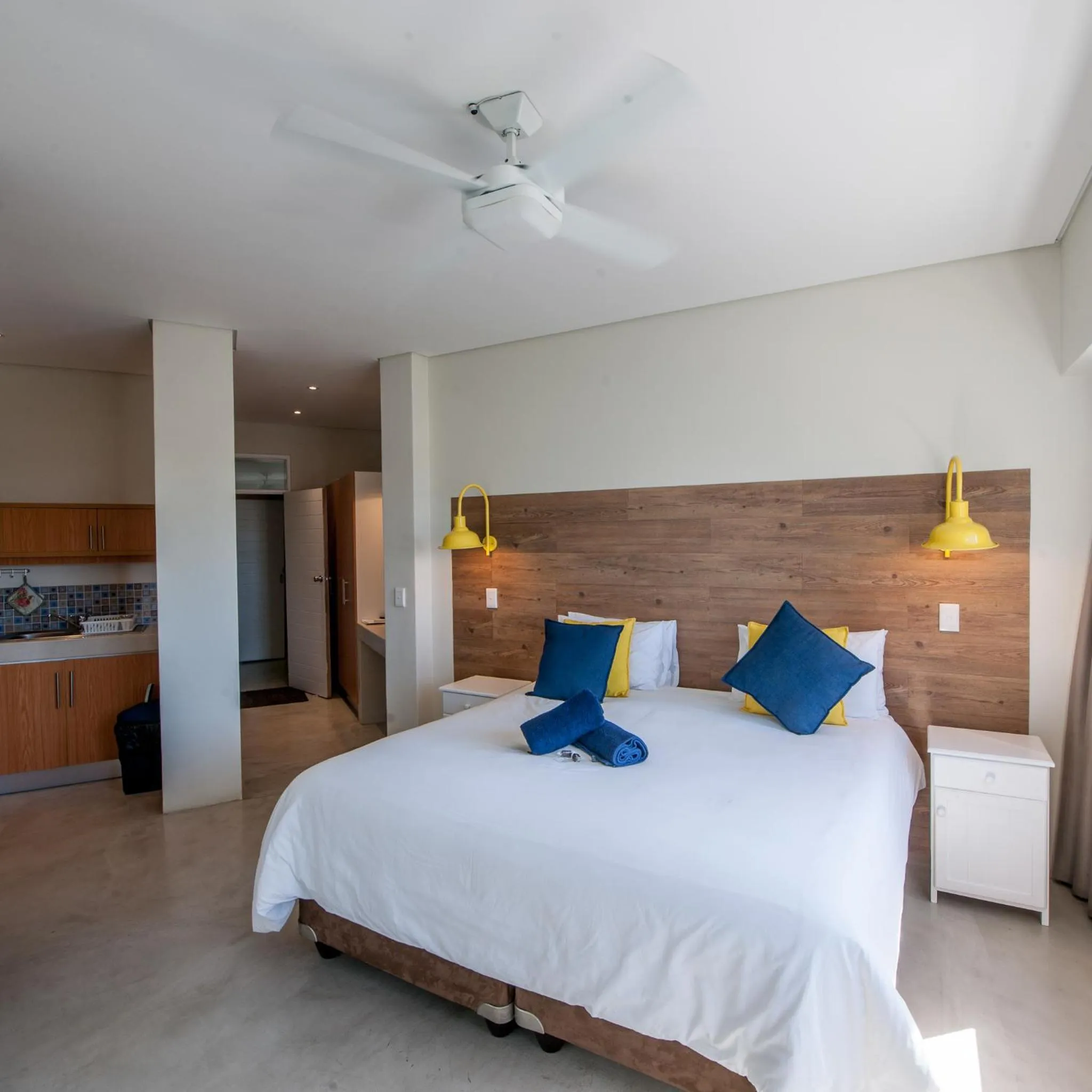 Bedroom, Bed in Plett Beachfront Accommodation