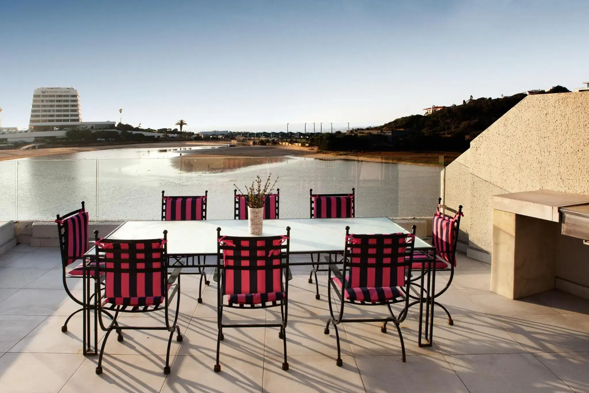 Two-Bedroom Apartment with Sea View in Plett Beachfront Accommodation Two-Bedroom Apartment with Sea View in Plett Beachfront Accommodation