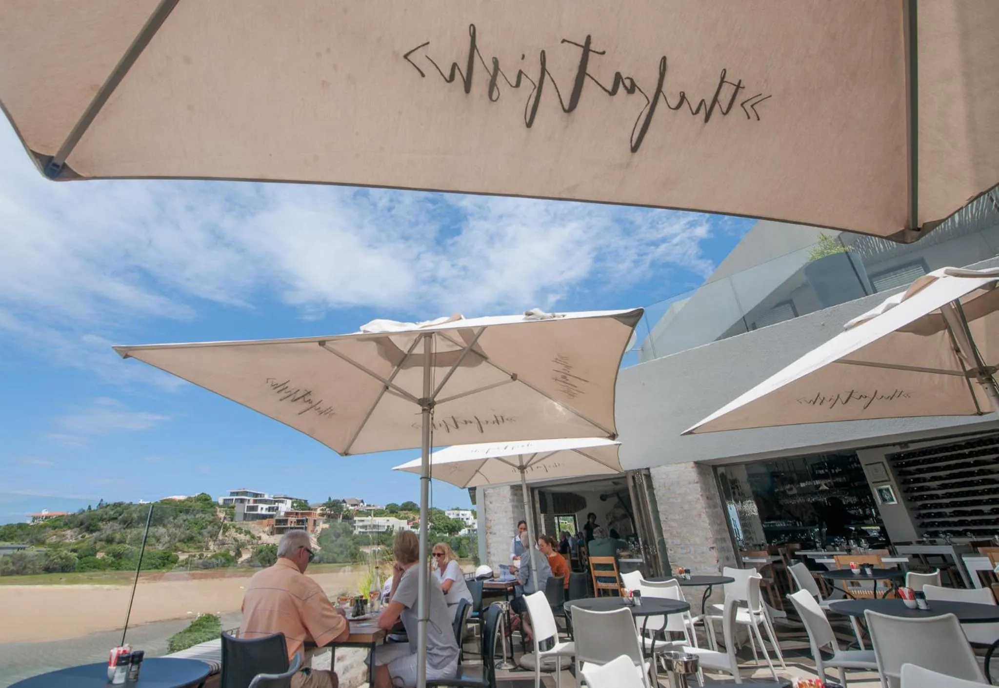 Restaurant/places to eat in Plett Beachfront Accommodation
