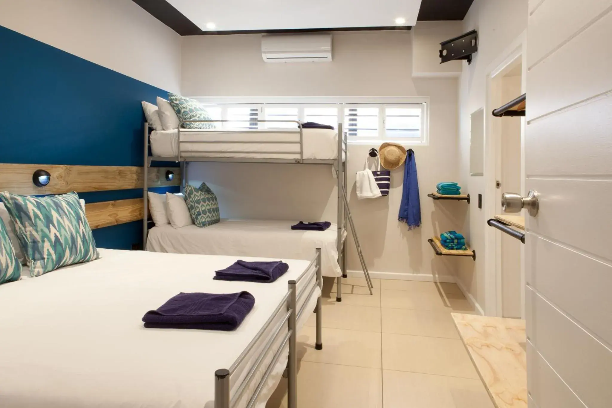 Family Room in Plett Beachfront Accommodation Family Room in Plett Beachfront Accommodation