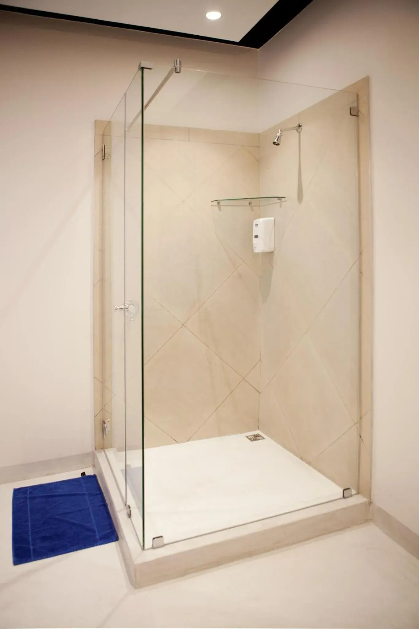 Standard Double or Twin Room in Plett Beachfront Accommodation Standard Double or Twin Room in Plett Beachfront Accommodation