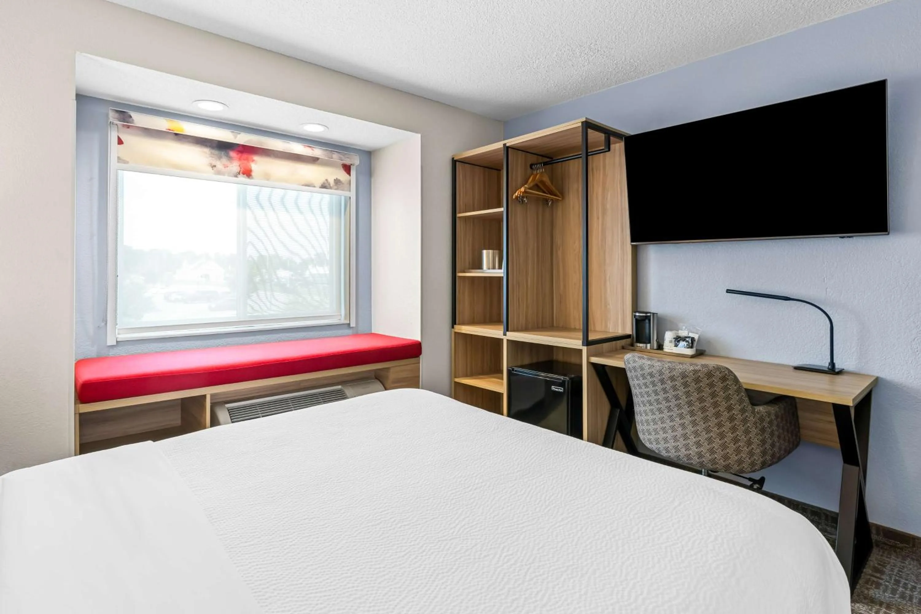 Bedroom, Bed in Eva Hotel Buffalo Airport, BW Signature Collection