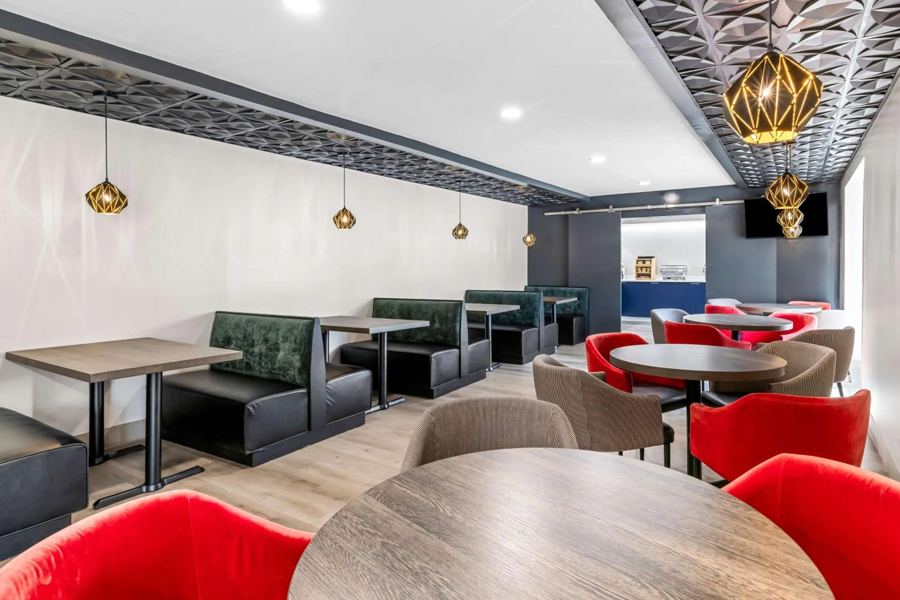 Breakfast in Eva Hotel Buffalo Airport, BW Signature Collection