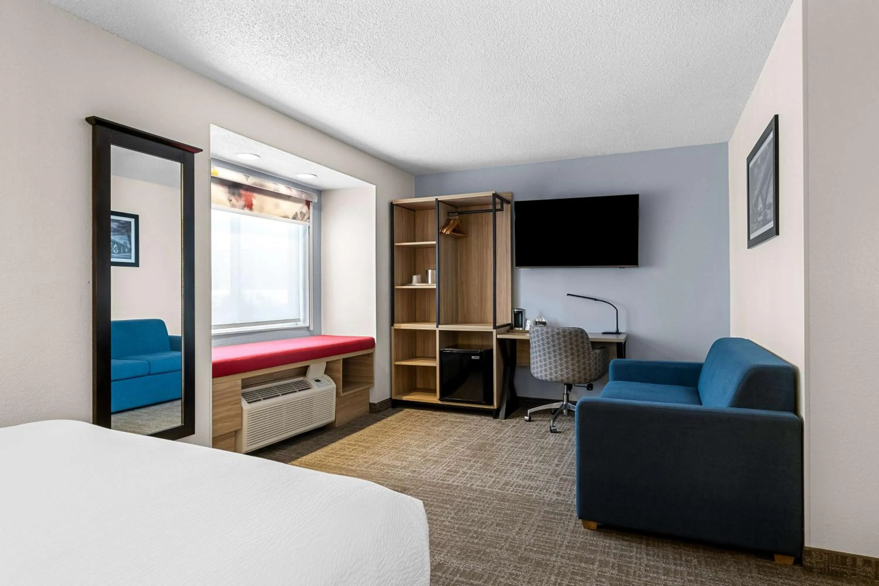 Bedroom, Bed in Eva Hotel Buffalo Airport, BW Signature Collection