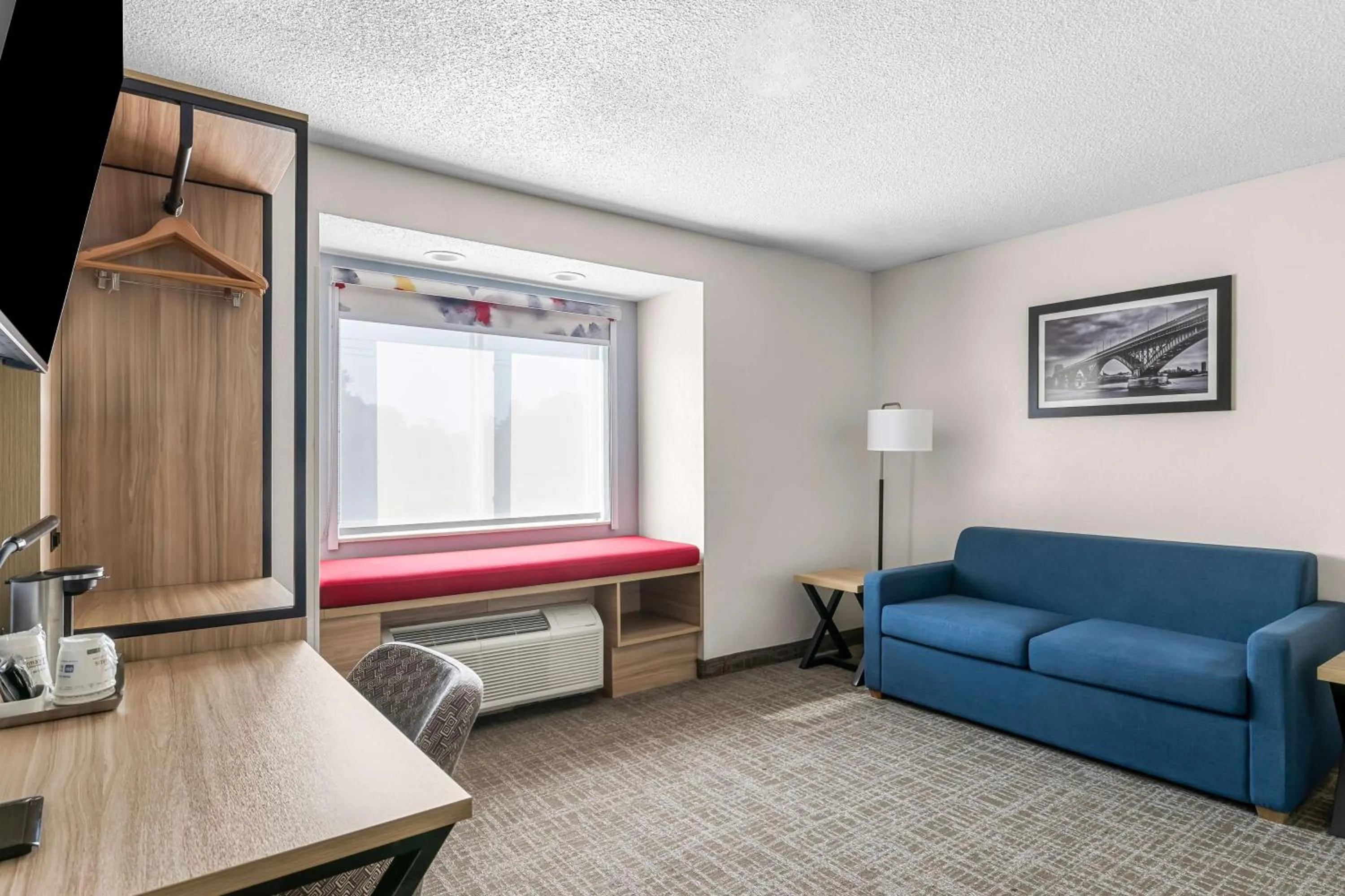 Bedroom, Bed in Eva Hotel Buffalo Airport, BW Signature Collection