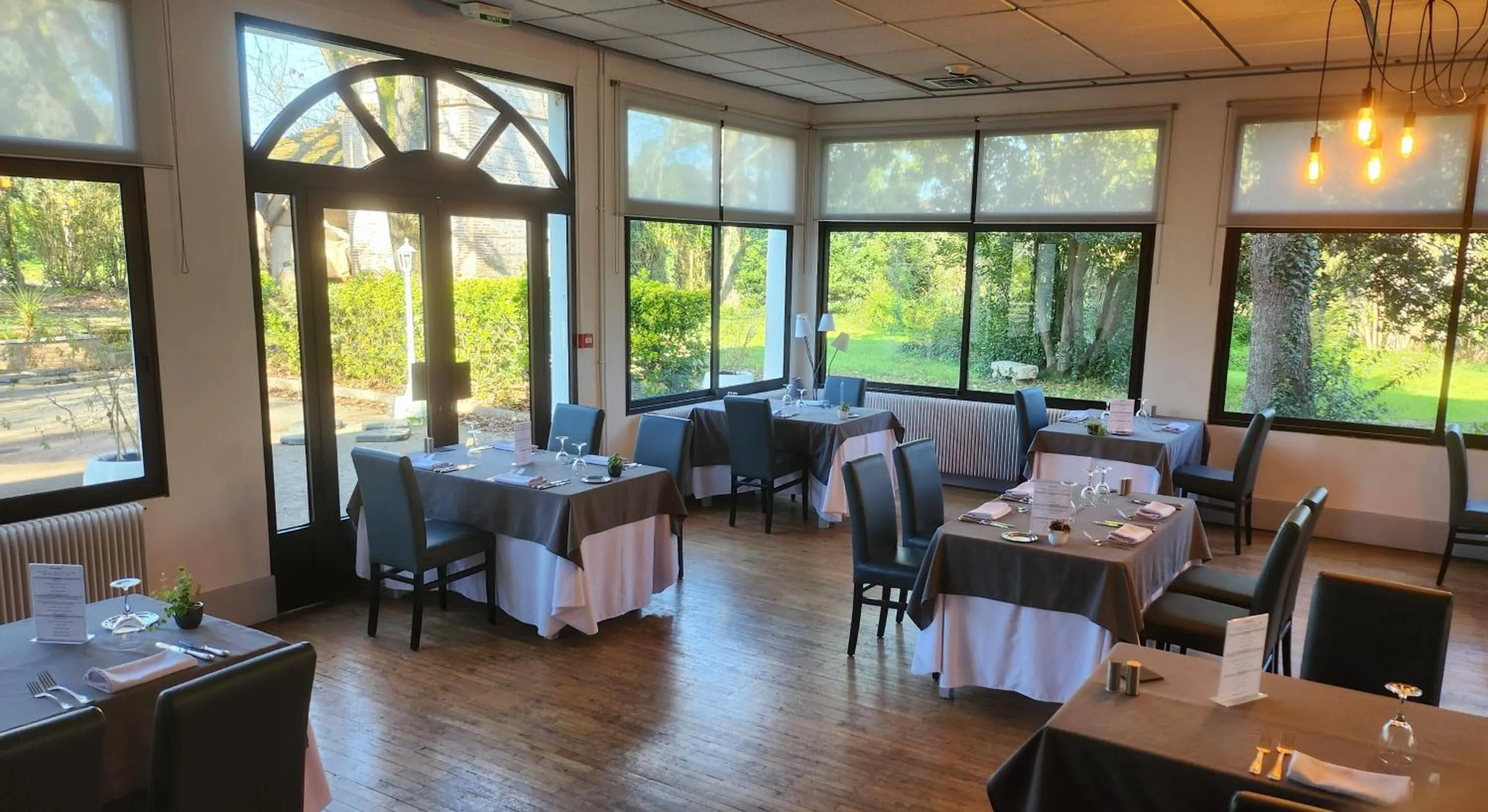 Restaurant/places to eat in Logis Hotels - Au Colombier du Touron