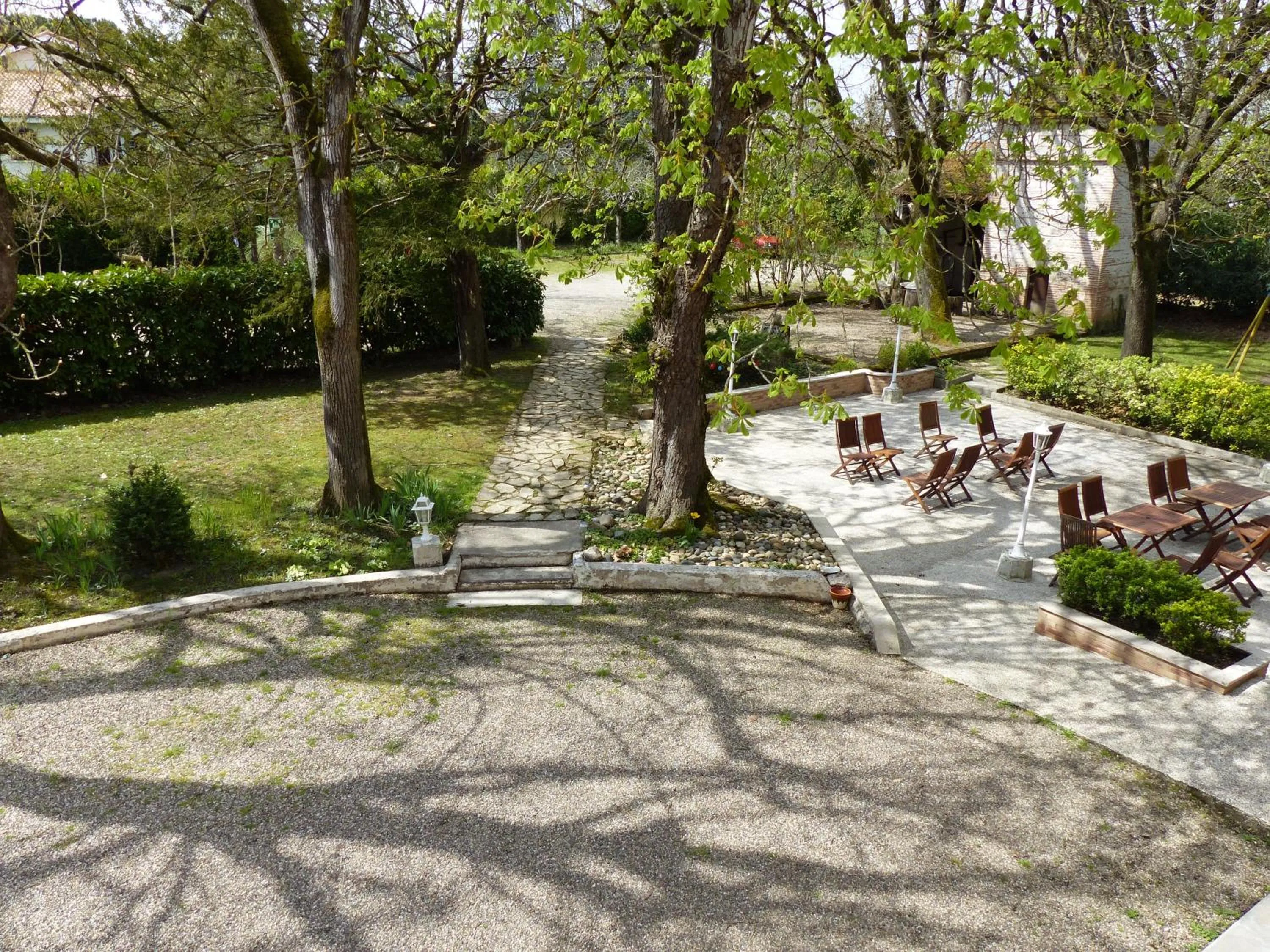 Garden in Logis Hotels - Au Colombier du Touron