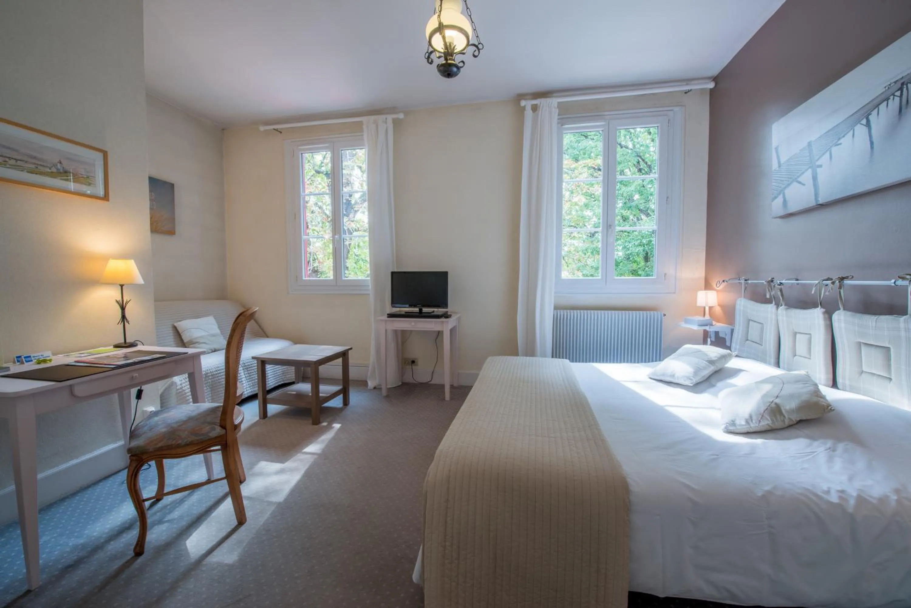 Bed in Logis Hotels - Au Colombier du Touron