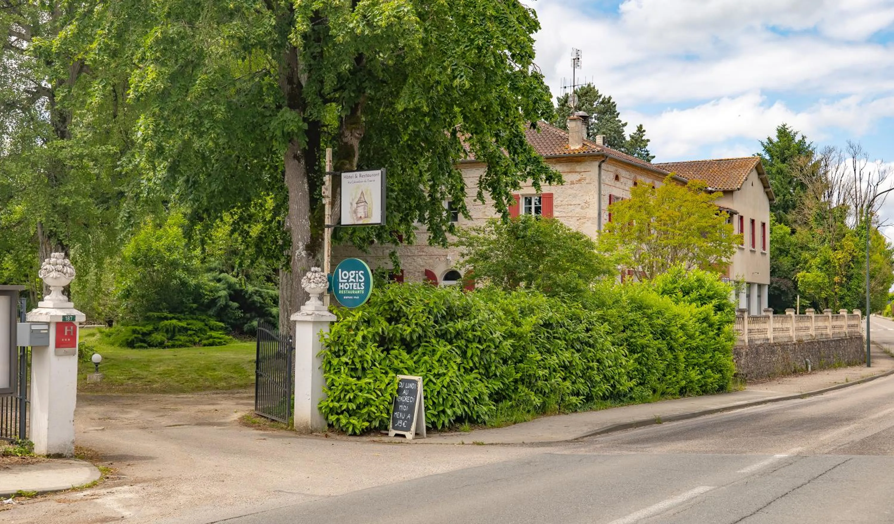 Logis Hotels - Au Colombier du Touron