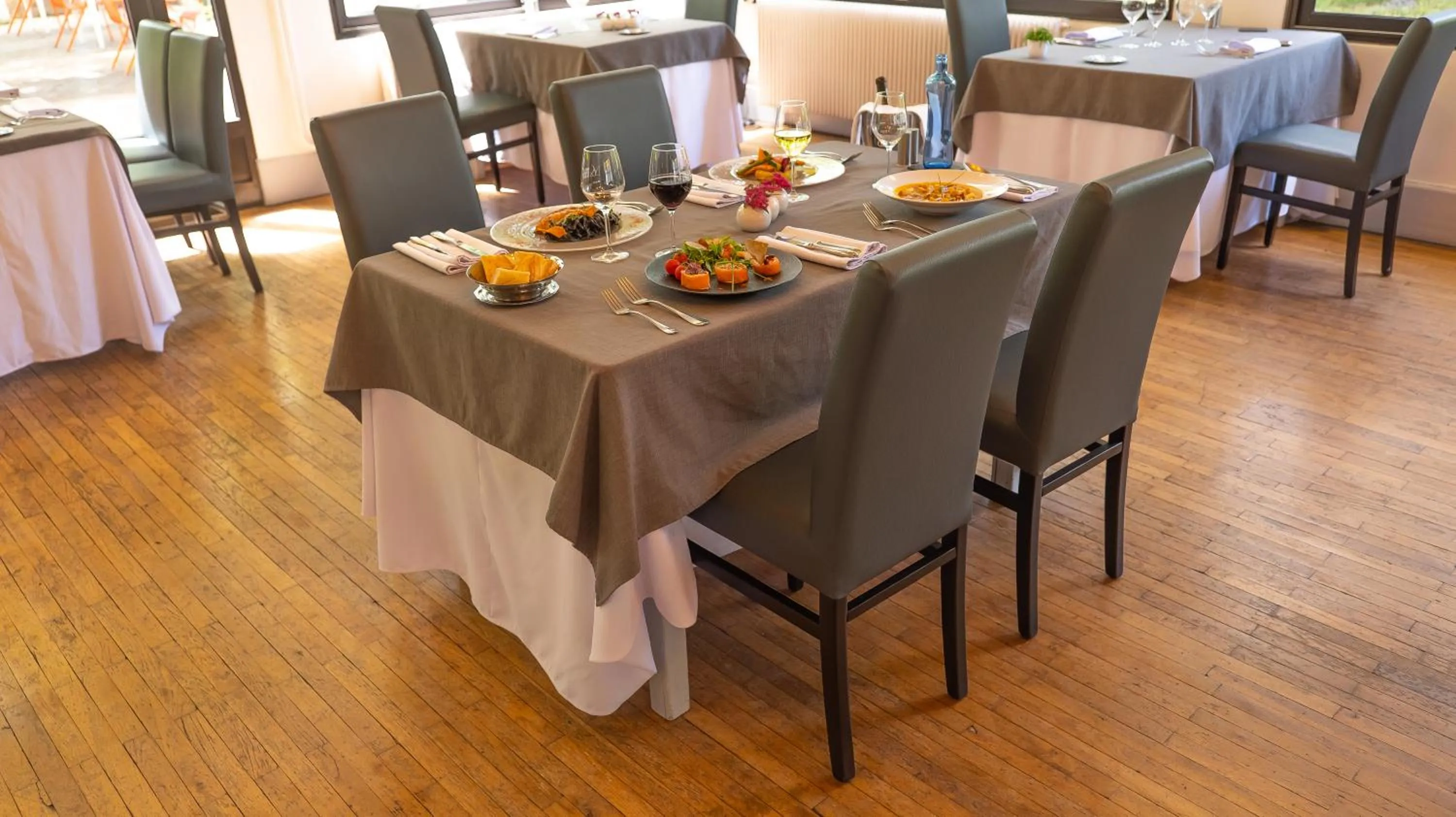 Restaurant/places to eat in Logis Hotels - Au Colombier du Touron