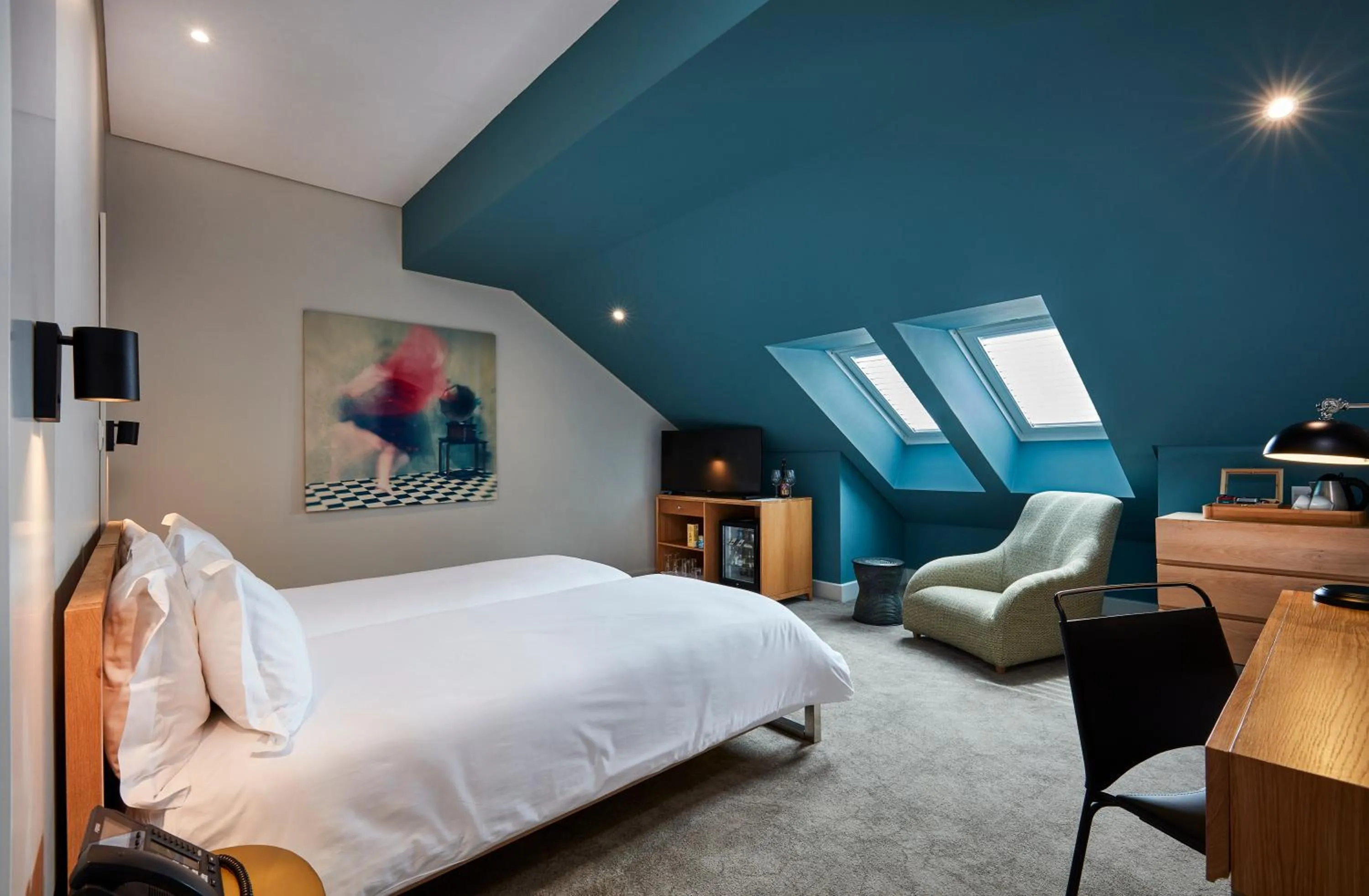 Photo of the whole room, Bed in Victoria & Alfred Hotel by NEWMARK