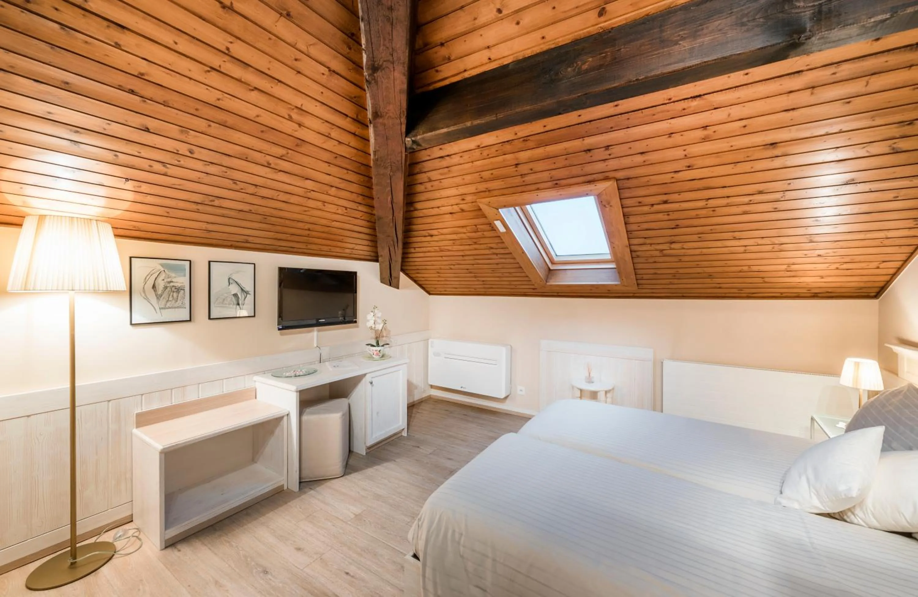 TV and multimedia, Bed in Albergo Ristorante La Palma