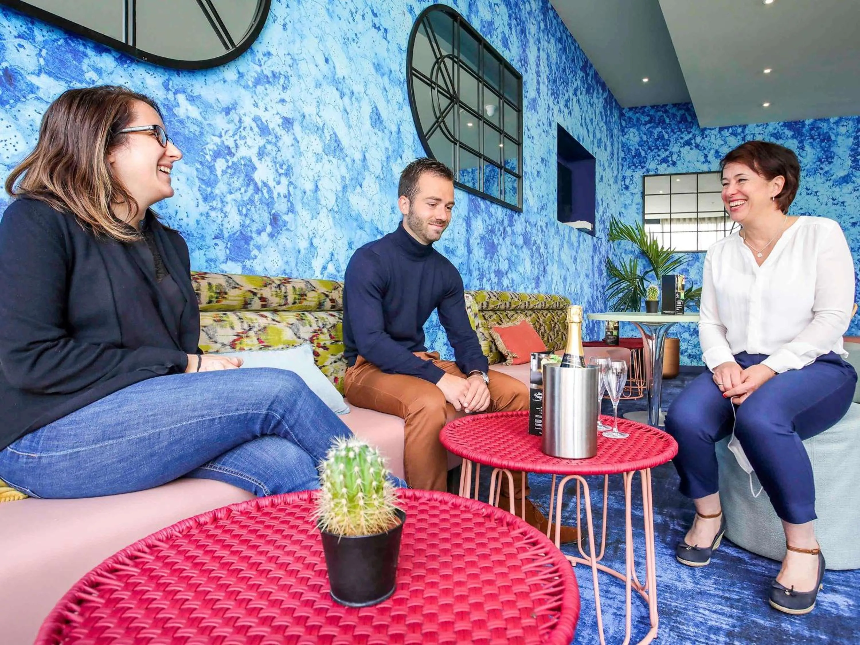 Lounge or bar in ibis Styles Evry Courcouronnes Hotel and Events