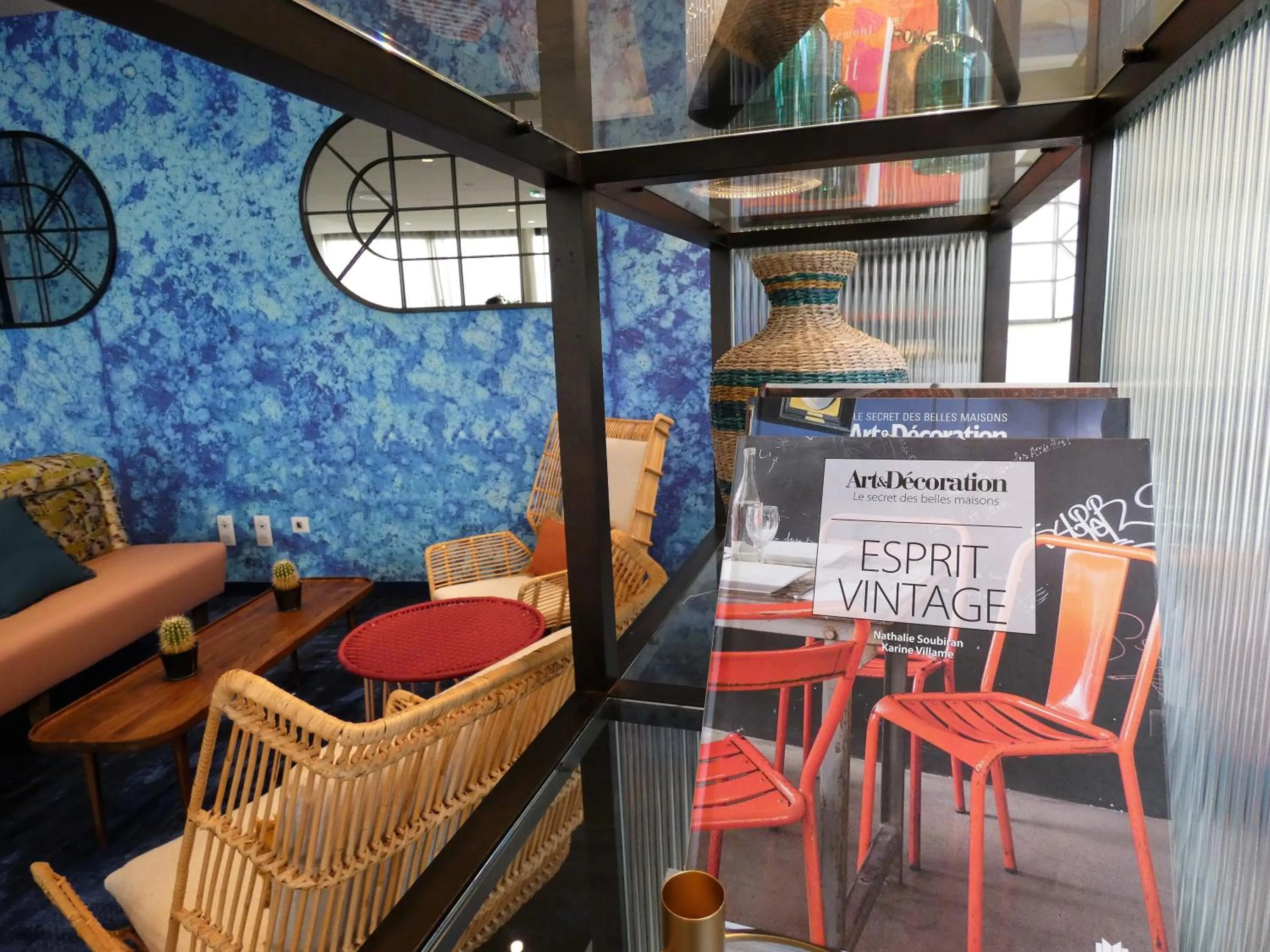 Lounge or bar in ibis Styles Evry Courcouronnes Hotel and Events