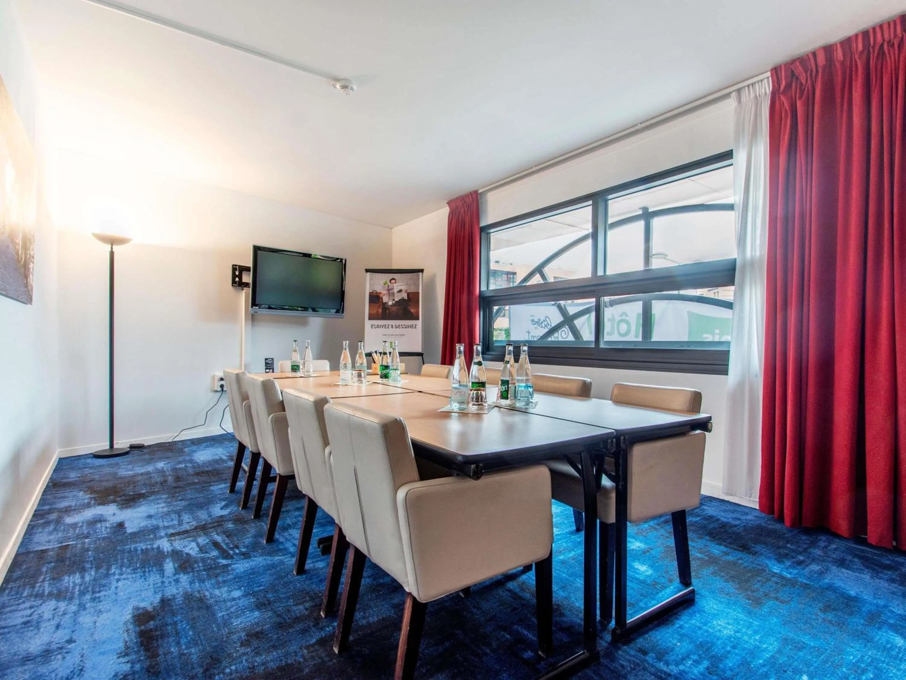 Meeting/conference room in ibis Styles Evry Courcouronnes Hotel and Events