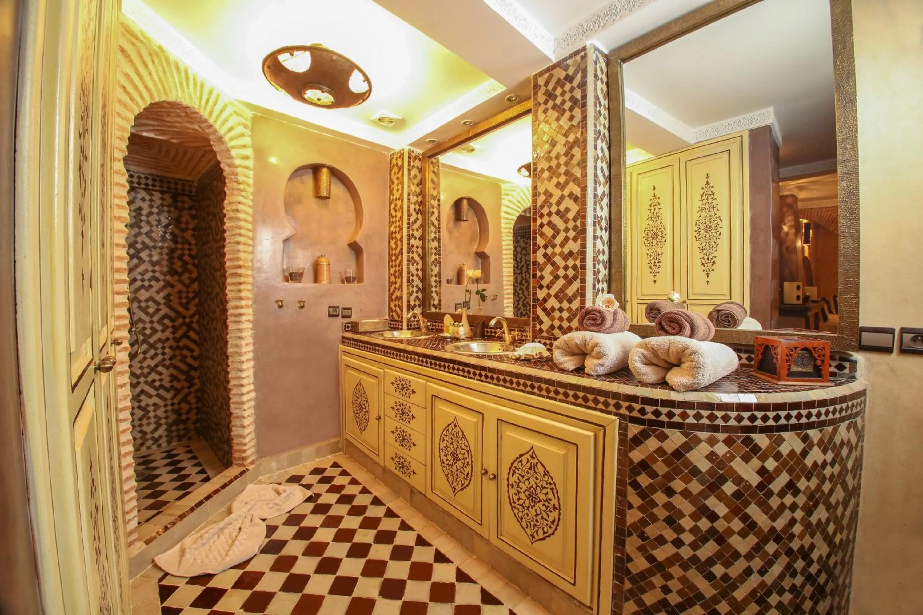 Shower in Riad Turquoise