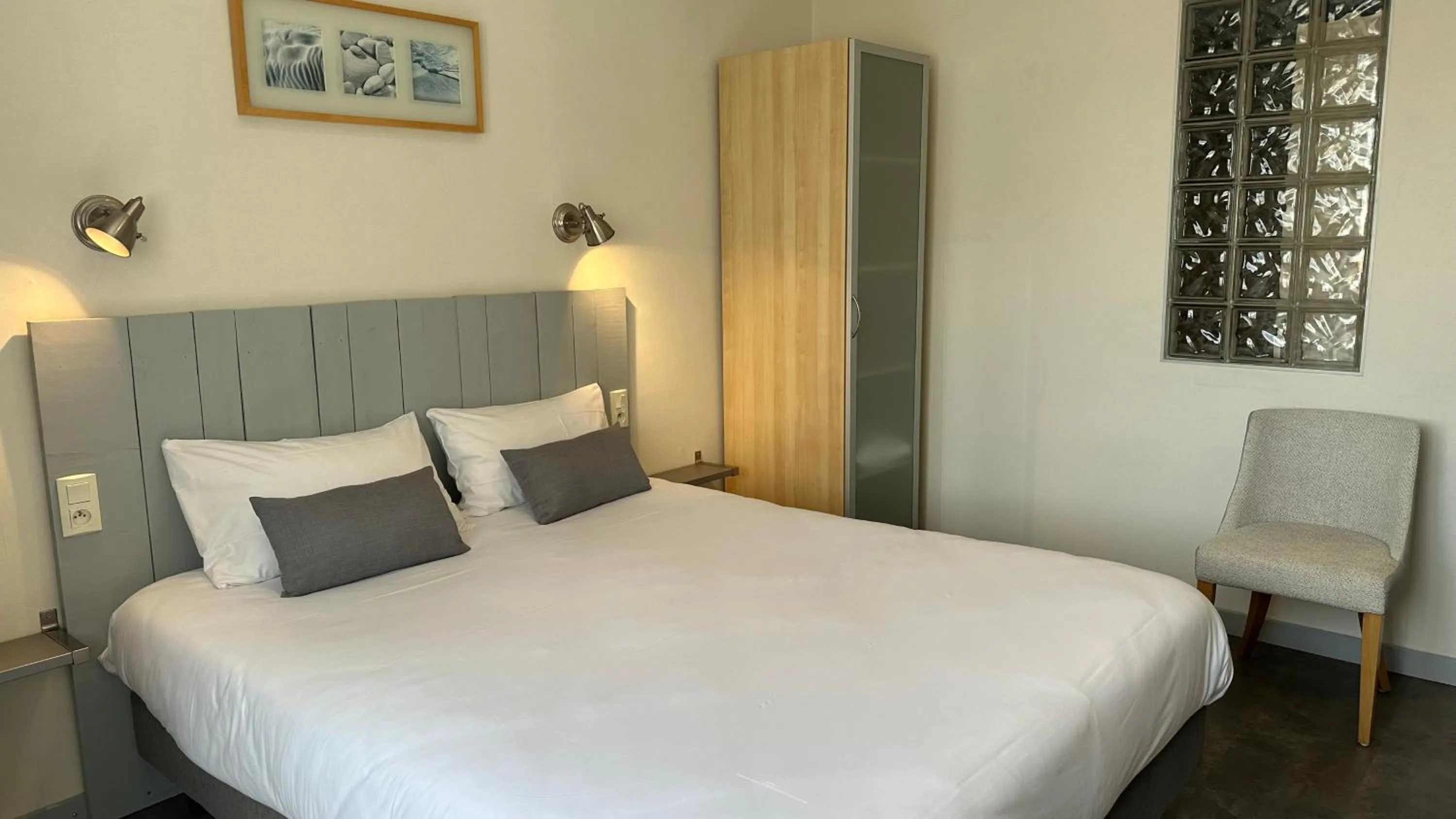 Bed in Hotel Le Goeland