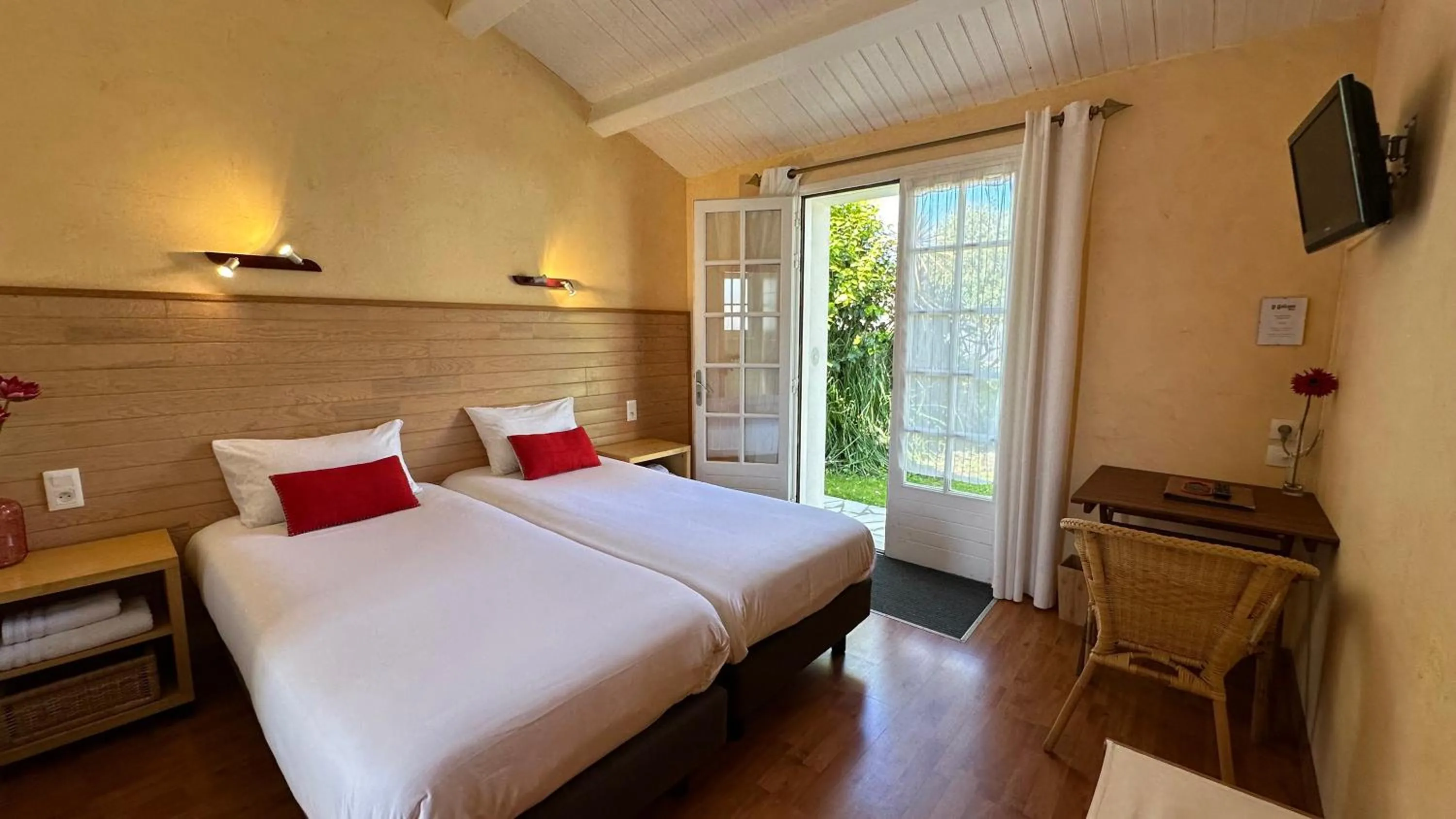 Bed in Hotel Le Goeland