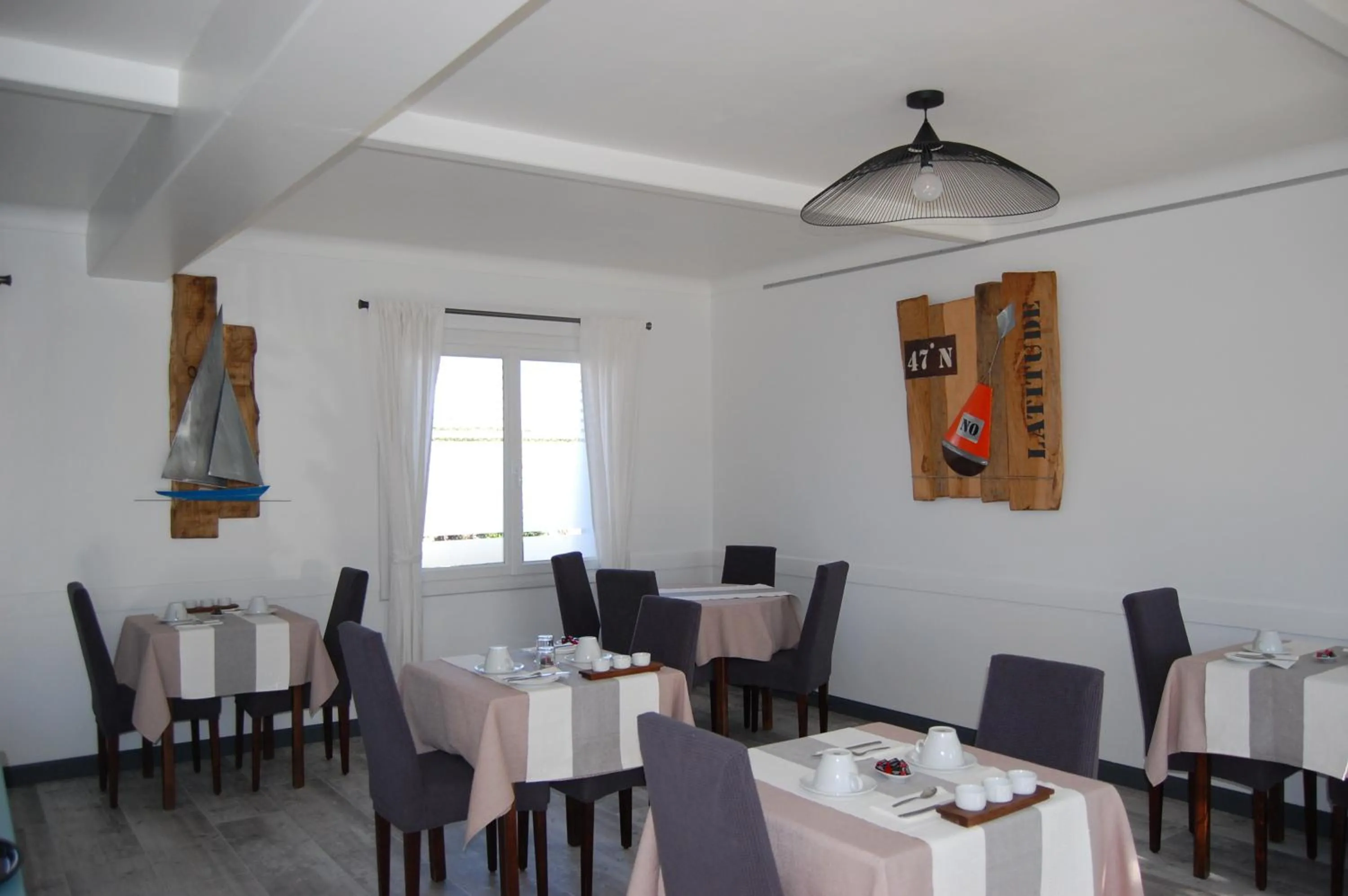 Dining area in Hotel Le Goeland