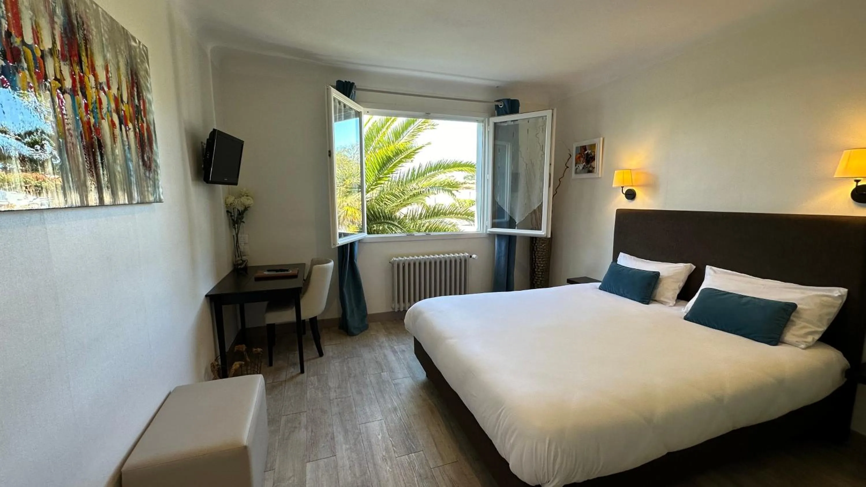 Bed in Hotel Le Goeland