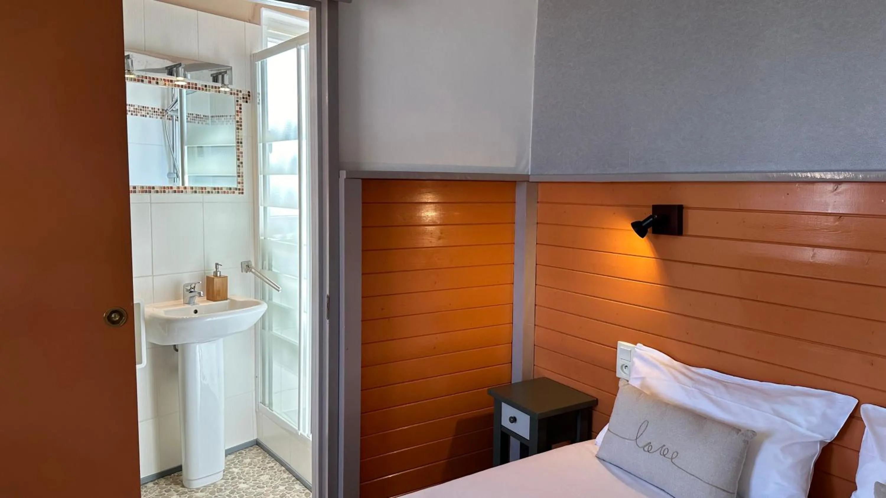 Bed in Hotel Le Goeland