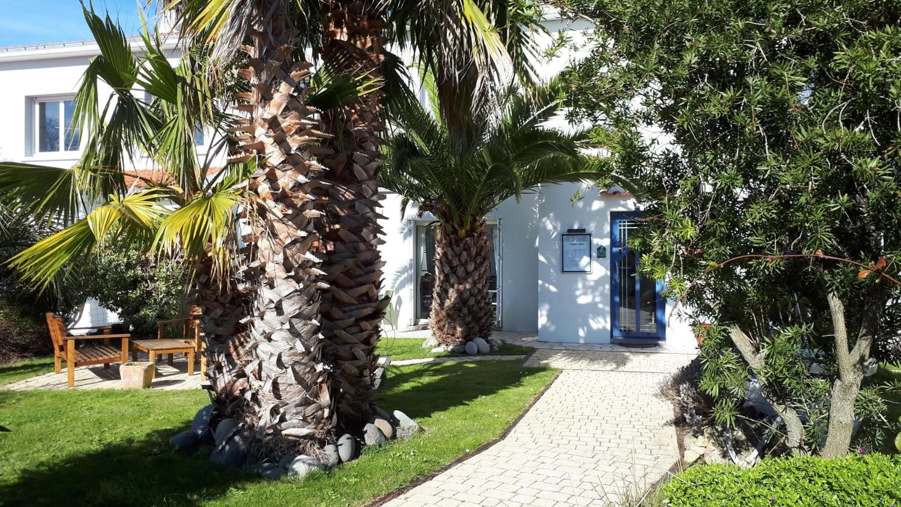 Property building in Hotel Le Goeland