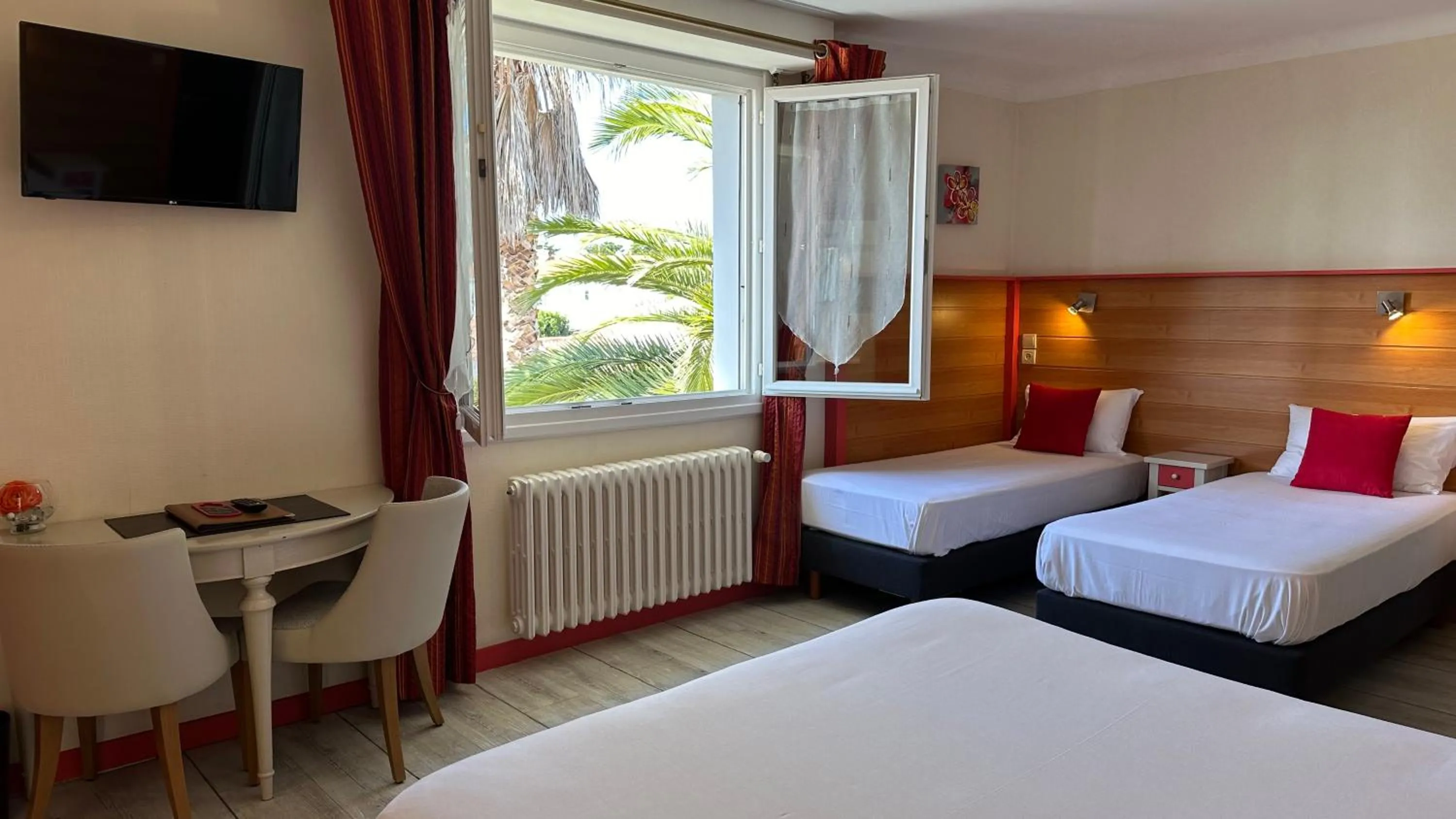 Bed in Hotel Le Goeland