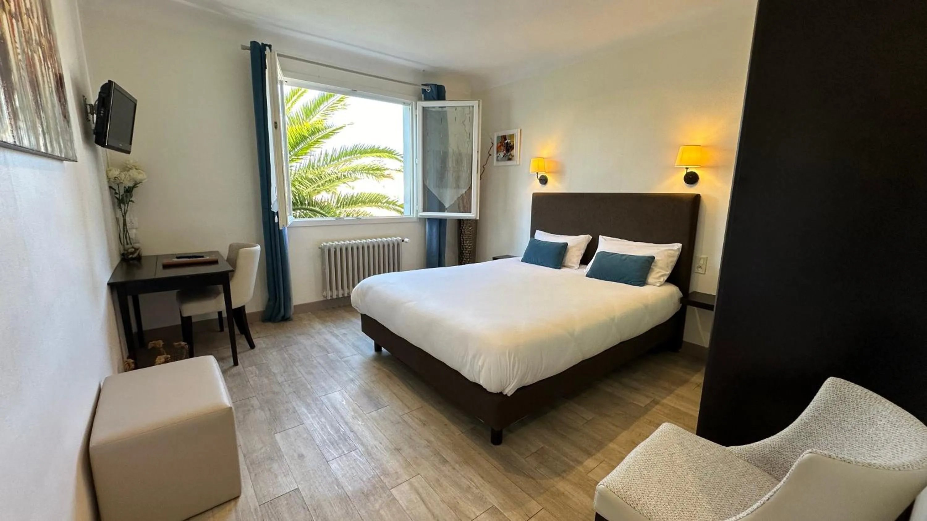 Bed in Hotel Le Goeland