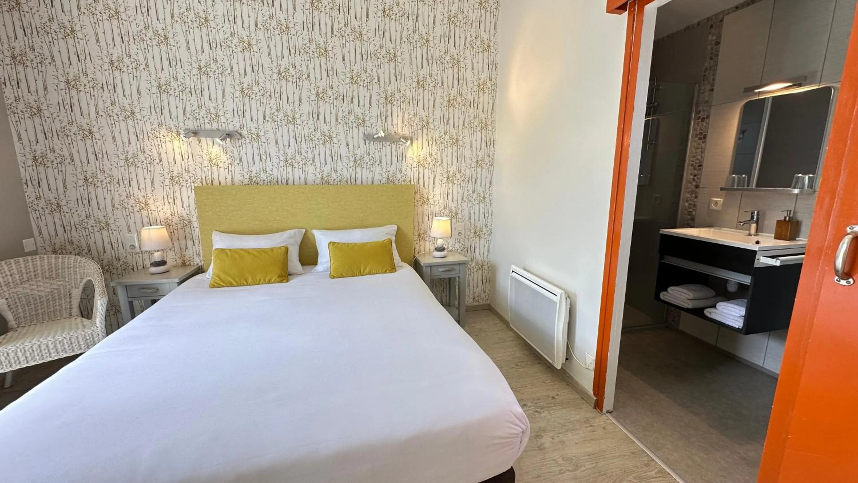 Bed in Hotel Le Goeland