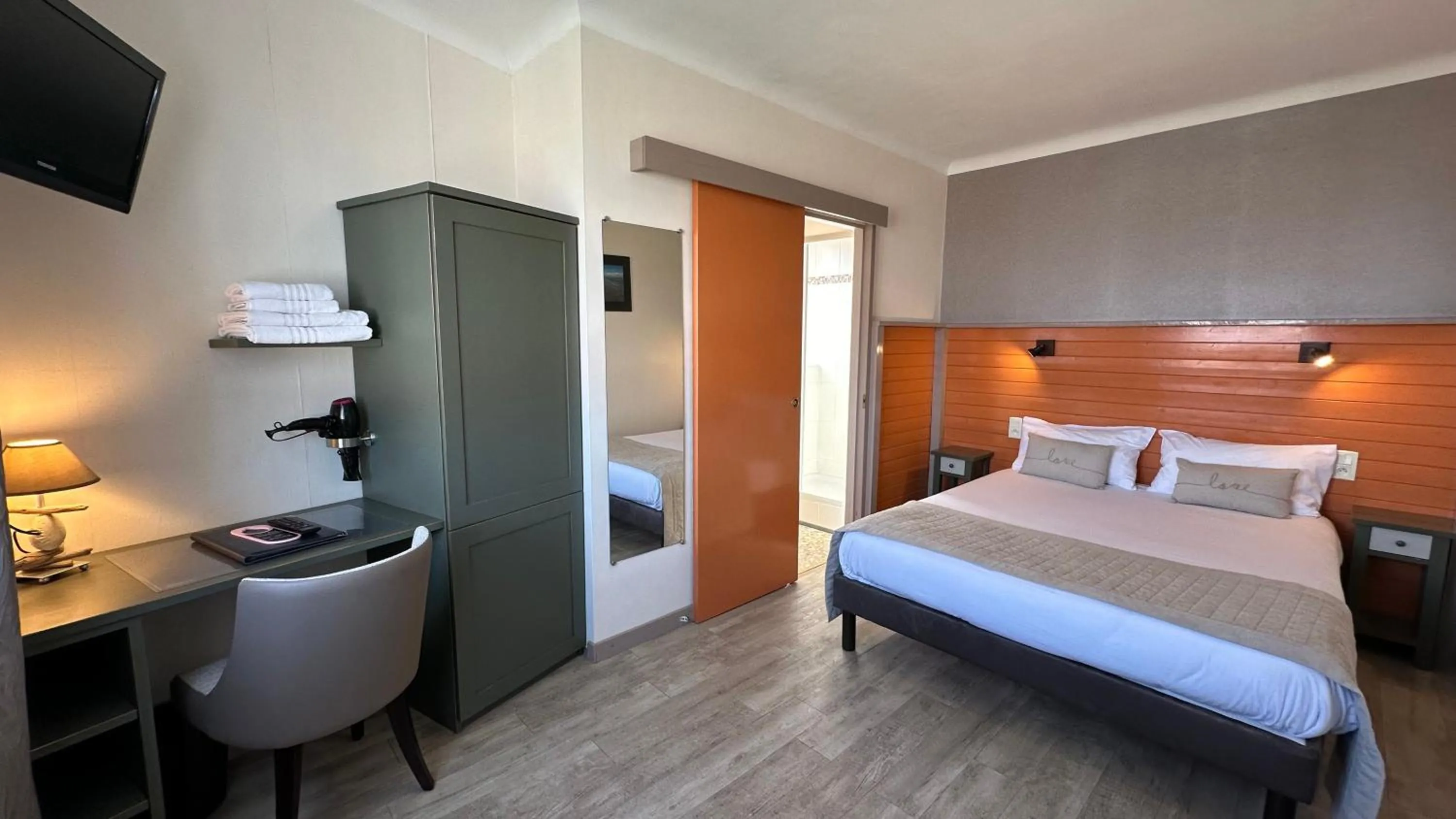 Bed in Hotel Le Goeland