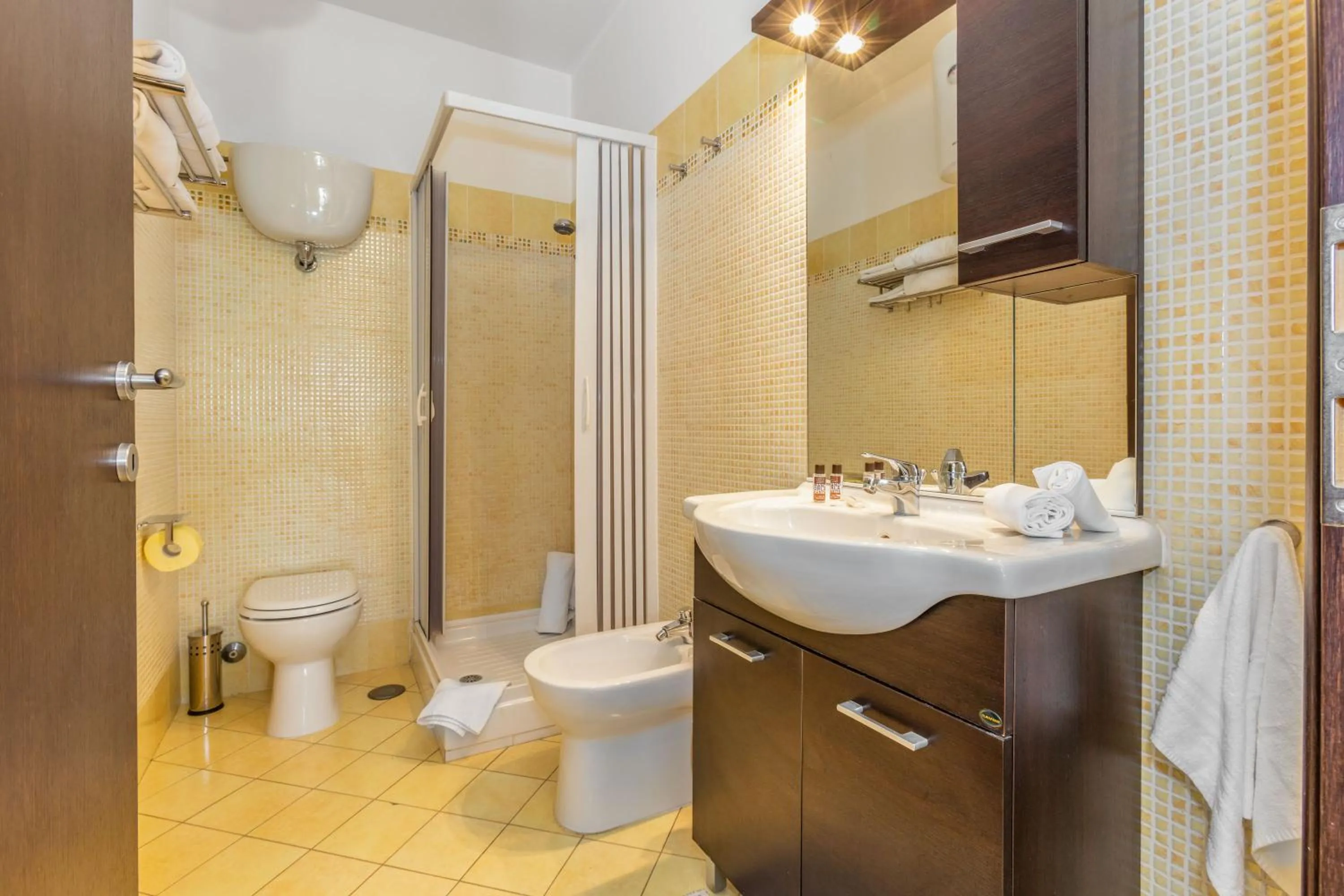 Shower in Asso Residence