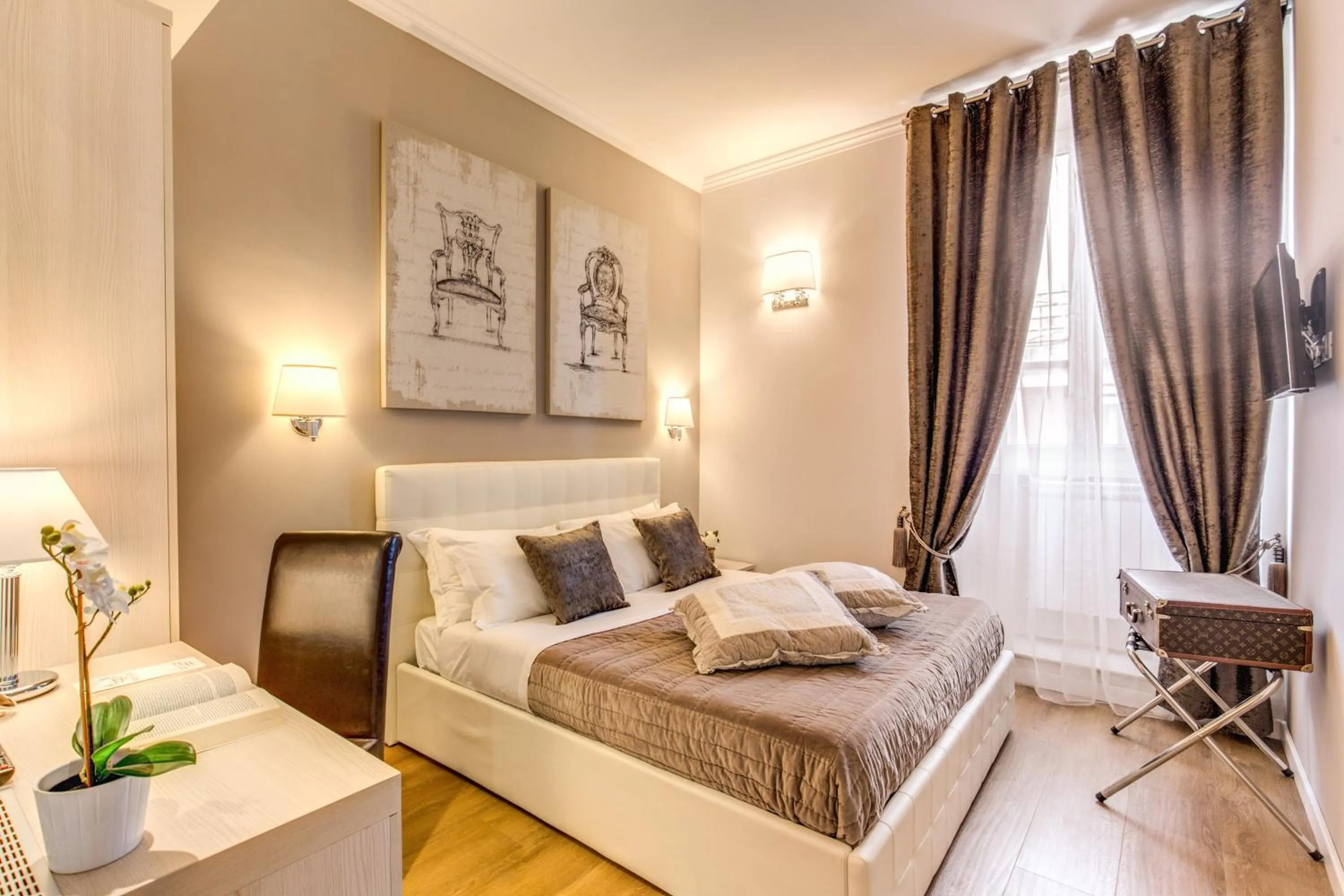 Photo of the whole room, Bed in The Bridge Suites