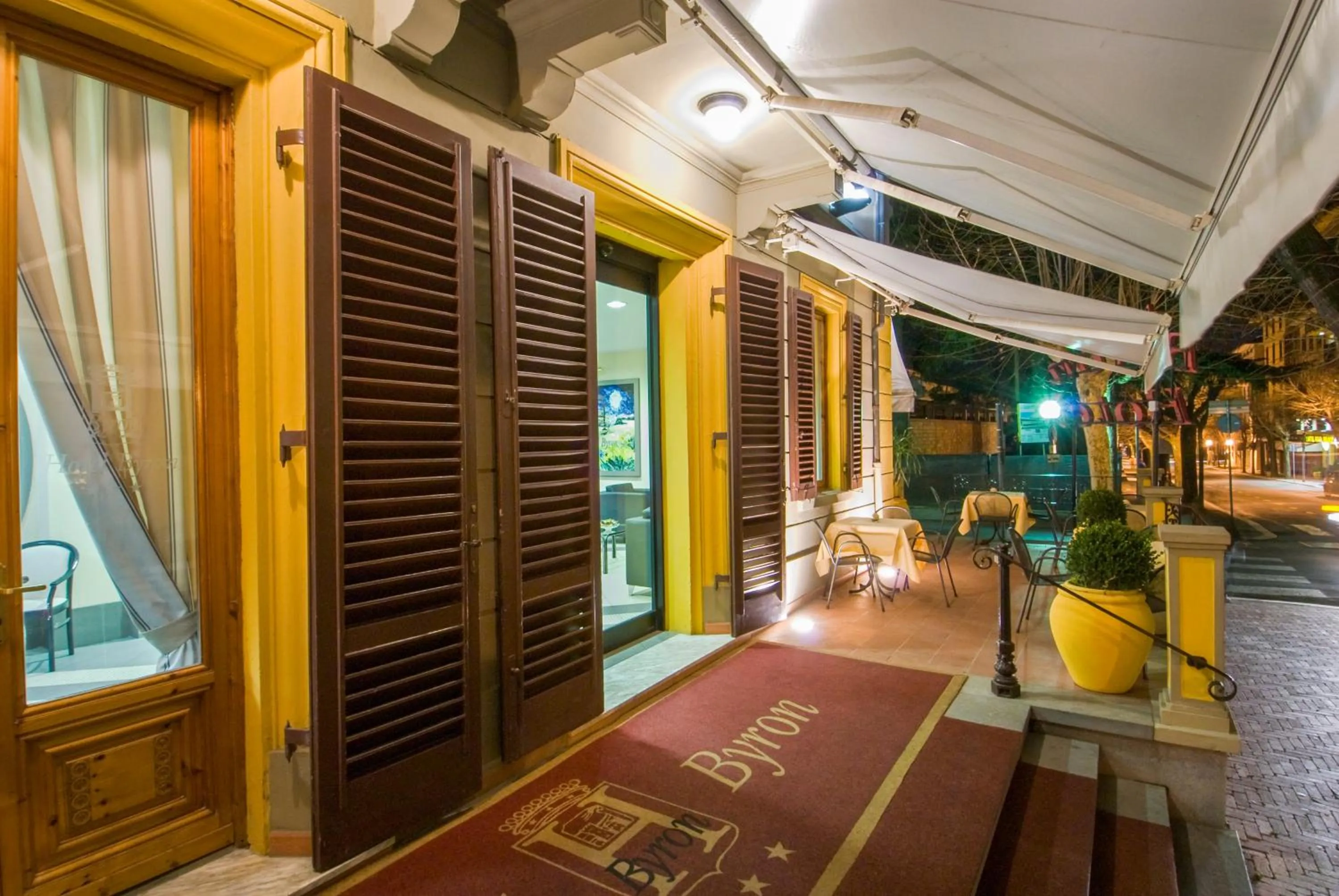 Facade/entrance in Hotel Byron