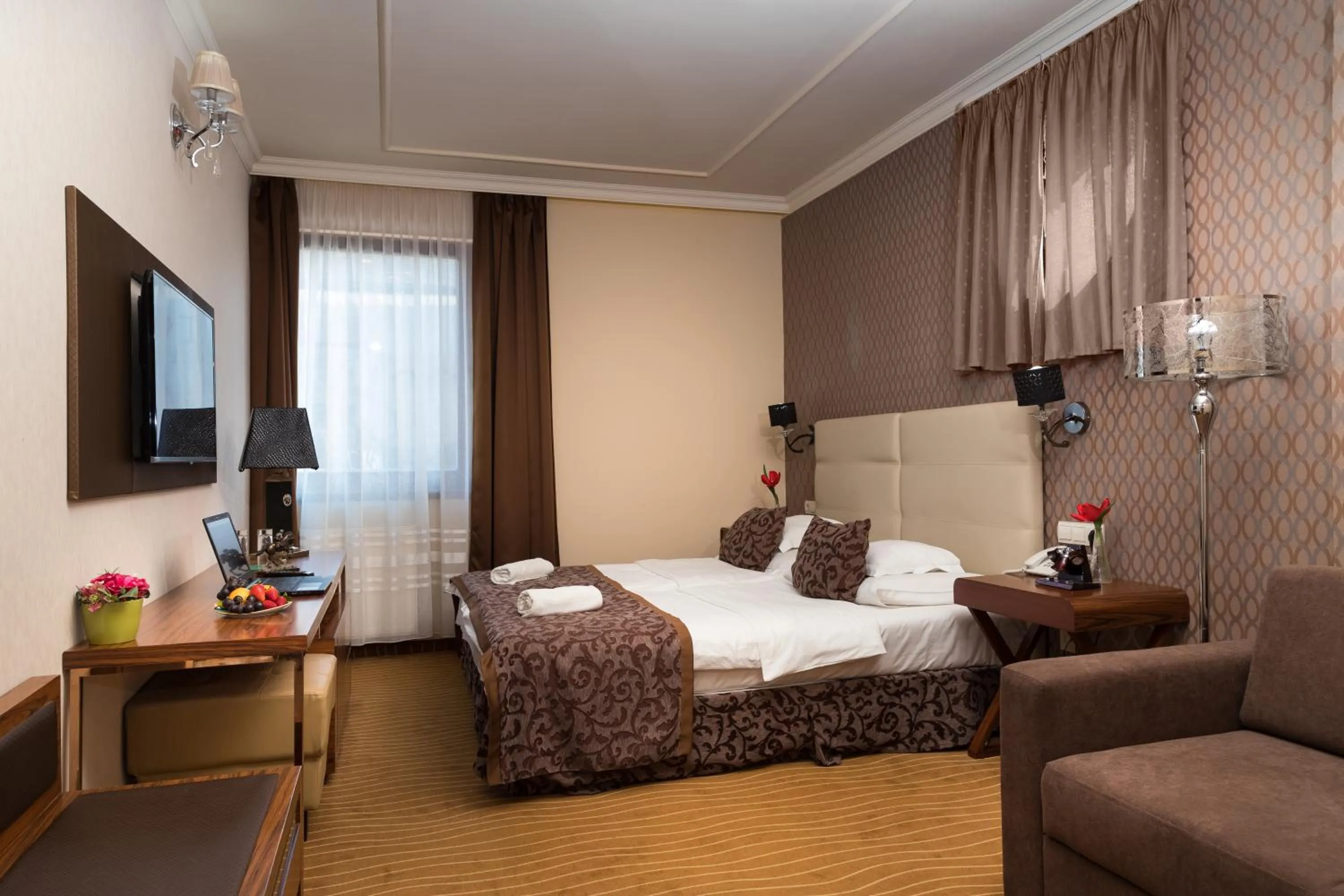 Photo of the whole room, Bed in Golden Ball Club