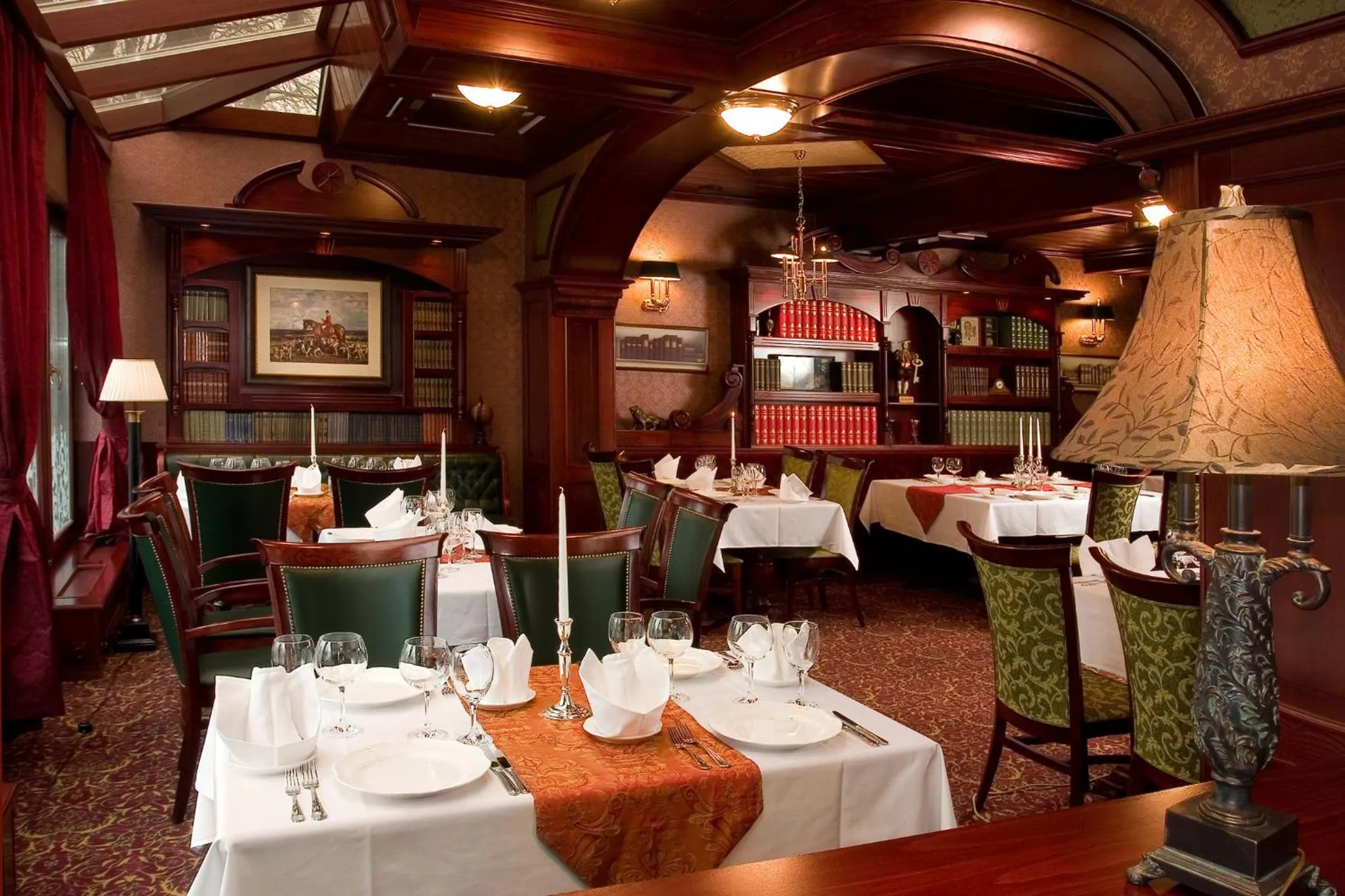 Restaurant/places to eat in Golden Ball Club