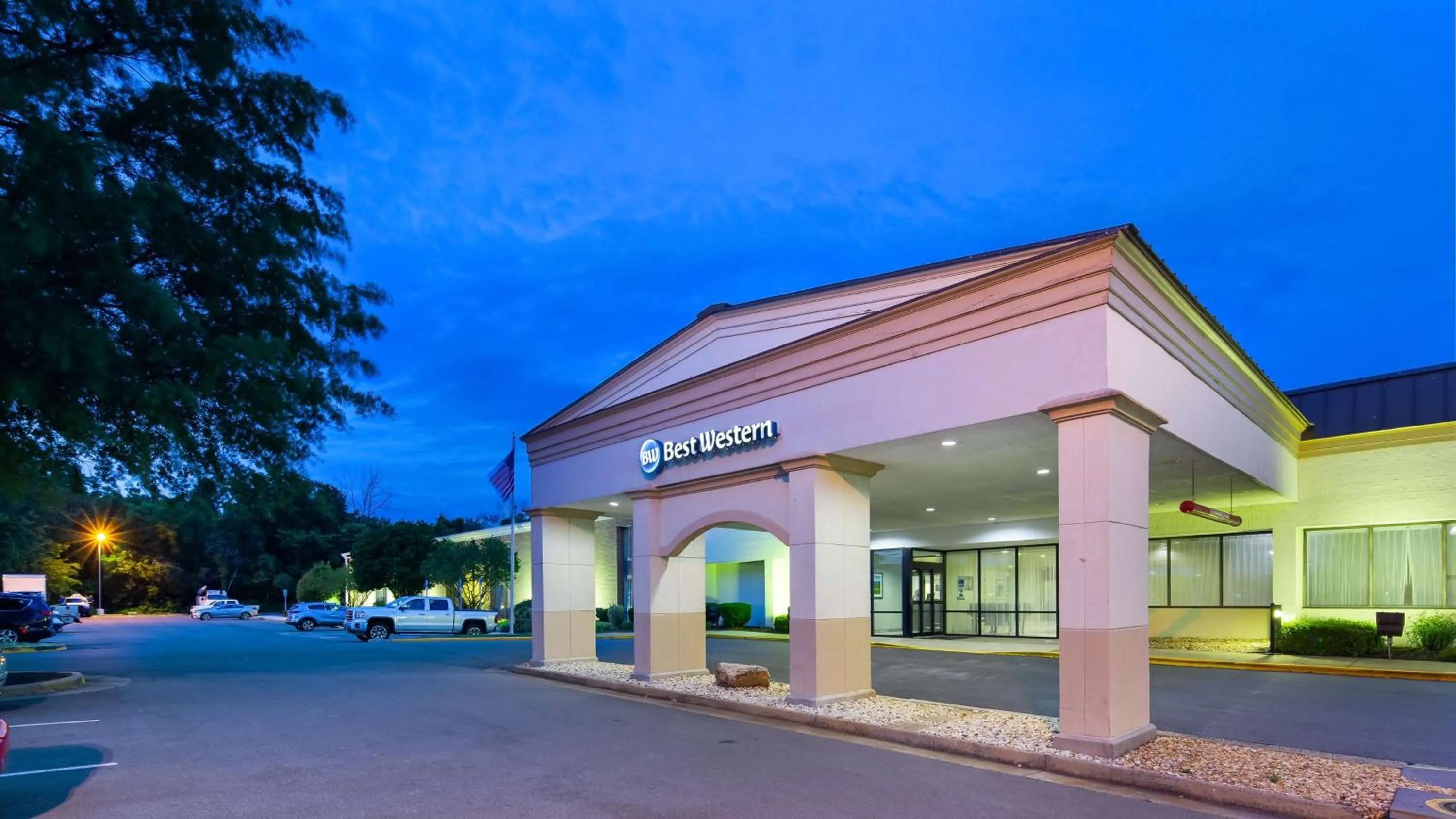 Property building in Best Western Leesburg