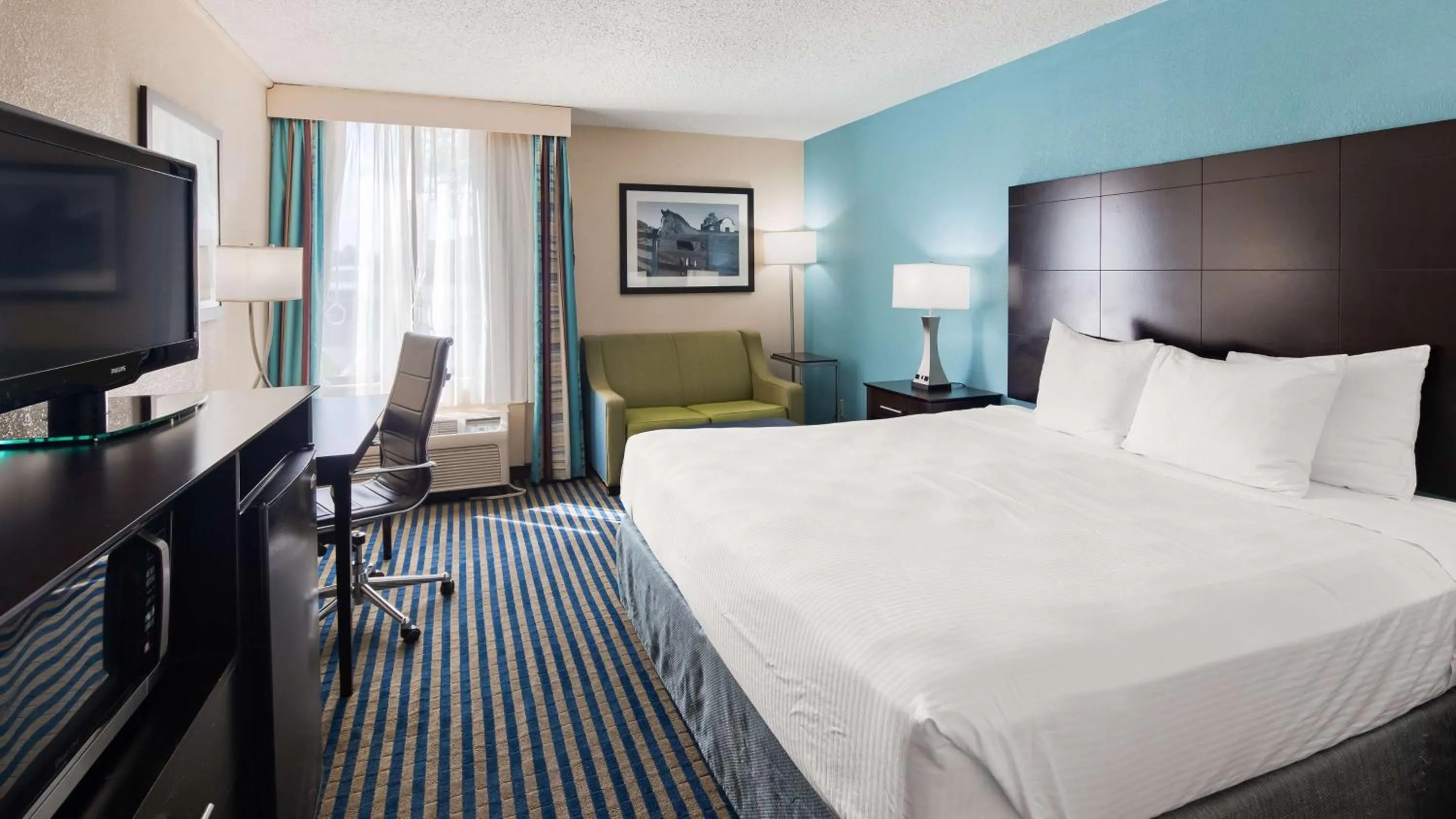 Bedroom, Bed in Best Western Leesburg