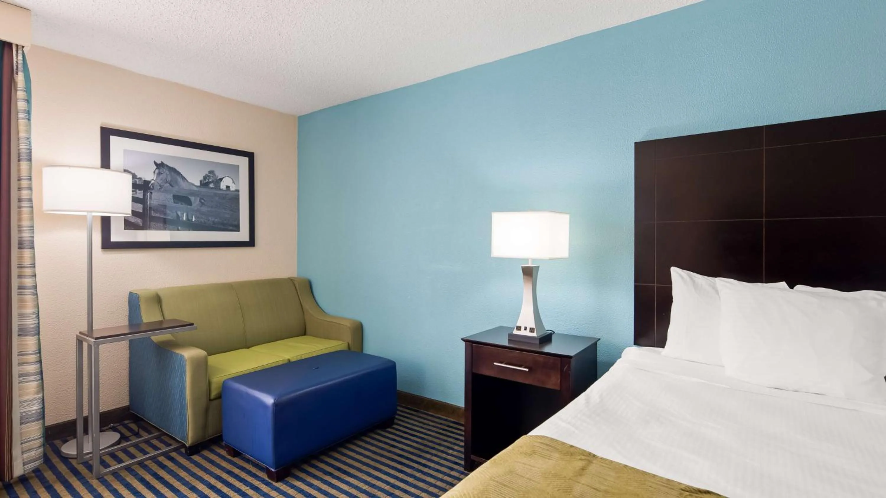 Bedroom, Bed in Best Western Leesburg