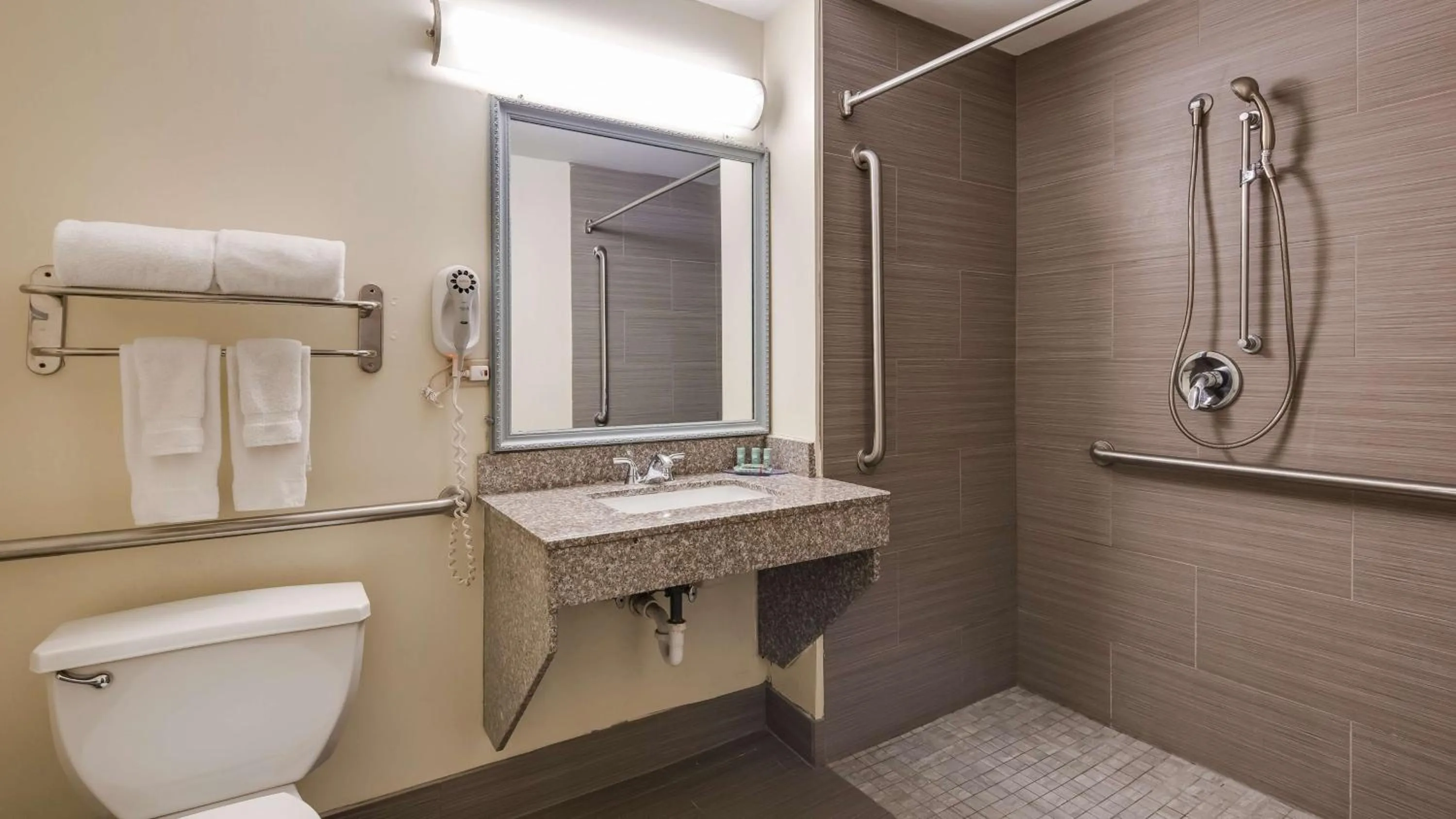 Bathroom in Best Western Rayne Inn