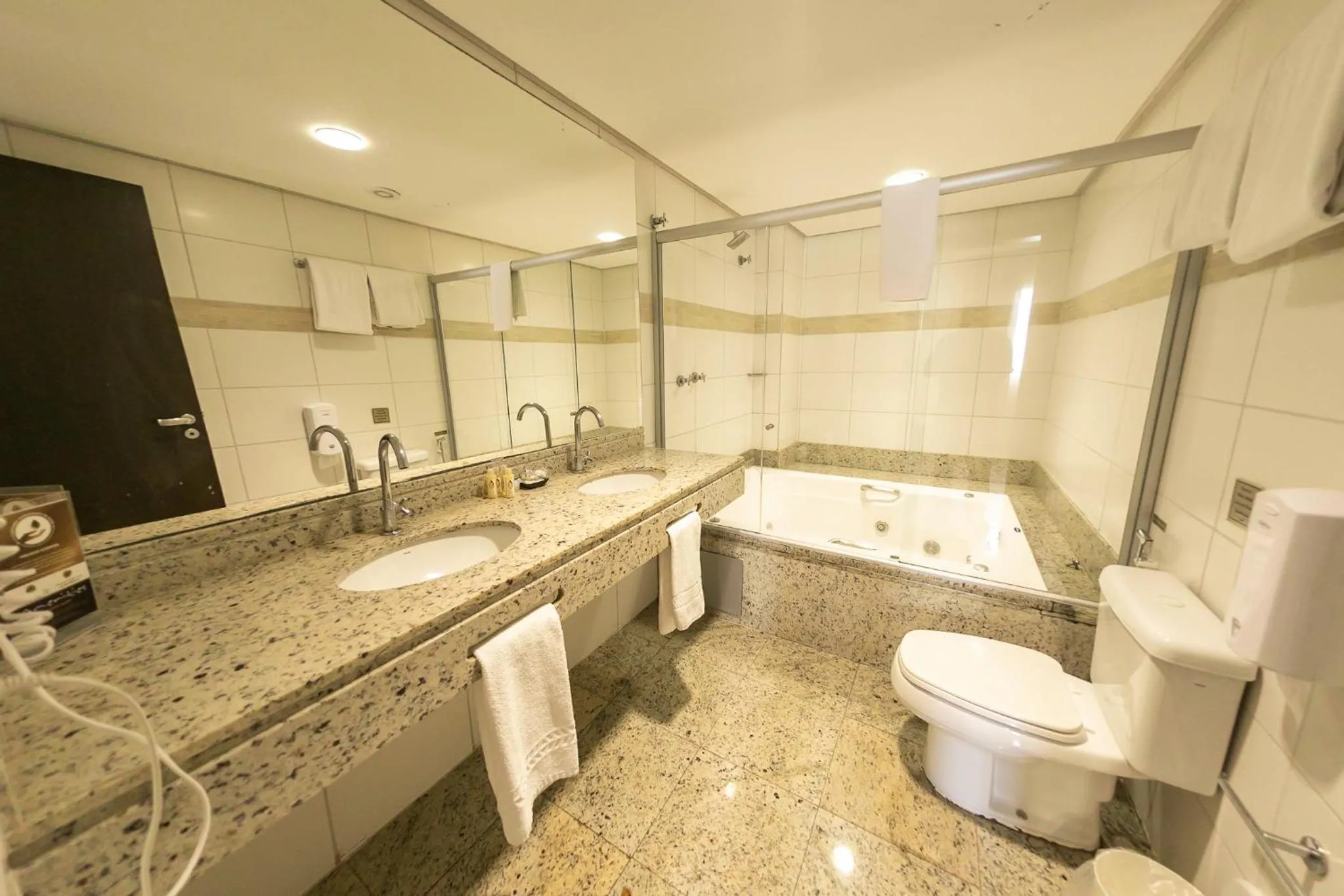 Hot Tub in Class Hotel Varginha