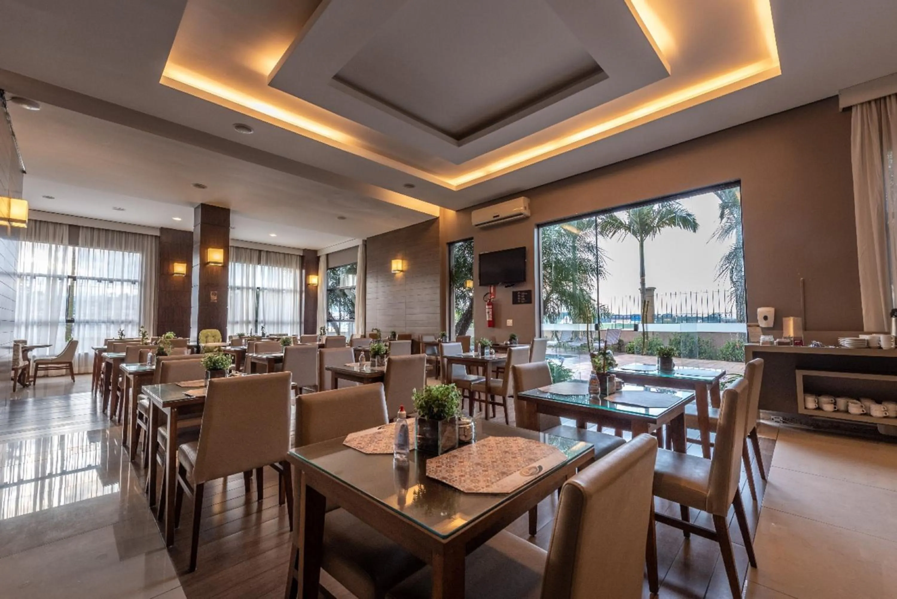 Restaurant/places to eat in Class Hotel Varginha