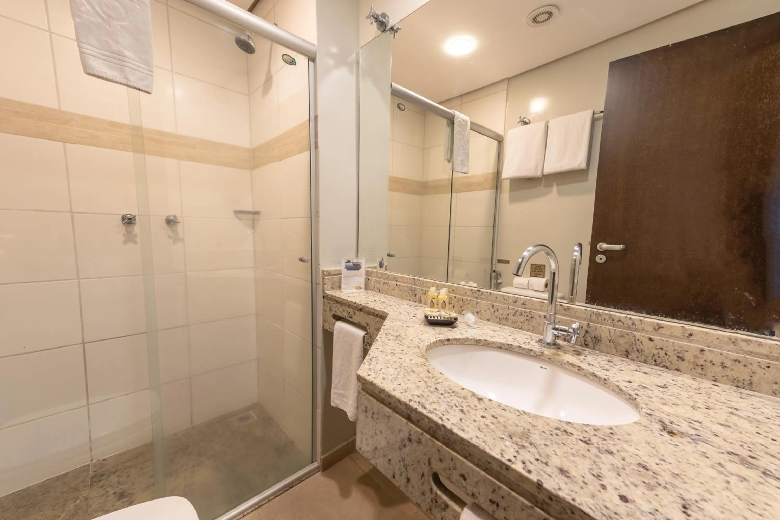 Bathroom in Class Hotel Varginha