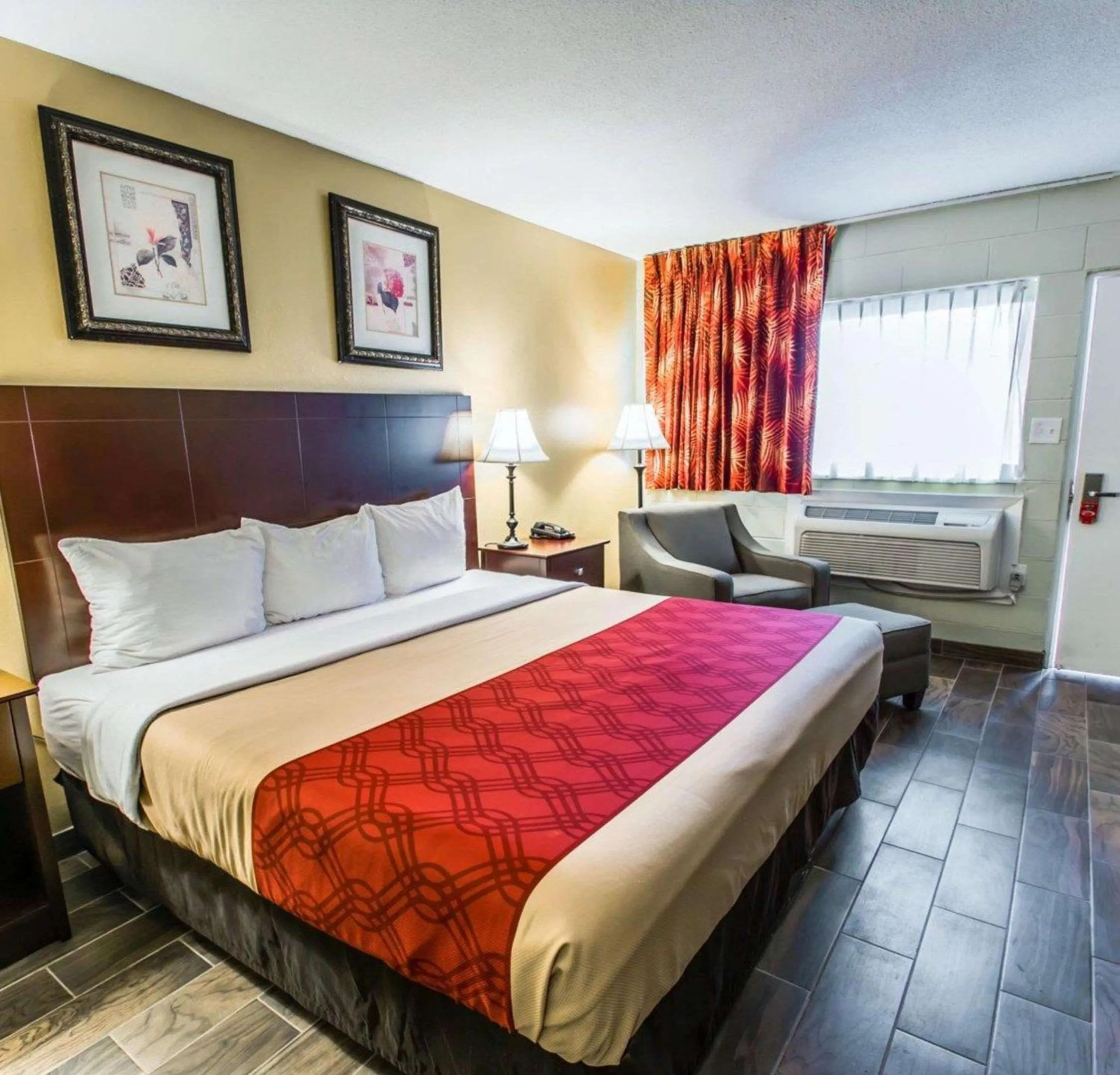 Photo of the whole room, Bed in Econo Lodge Cocoa Beach - near the Port