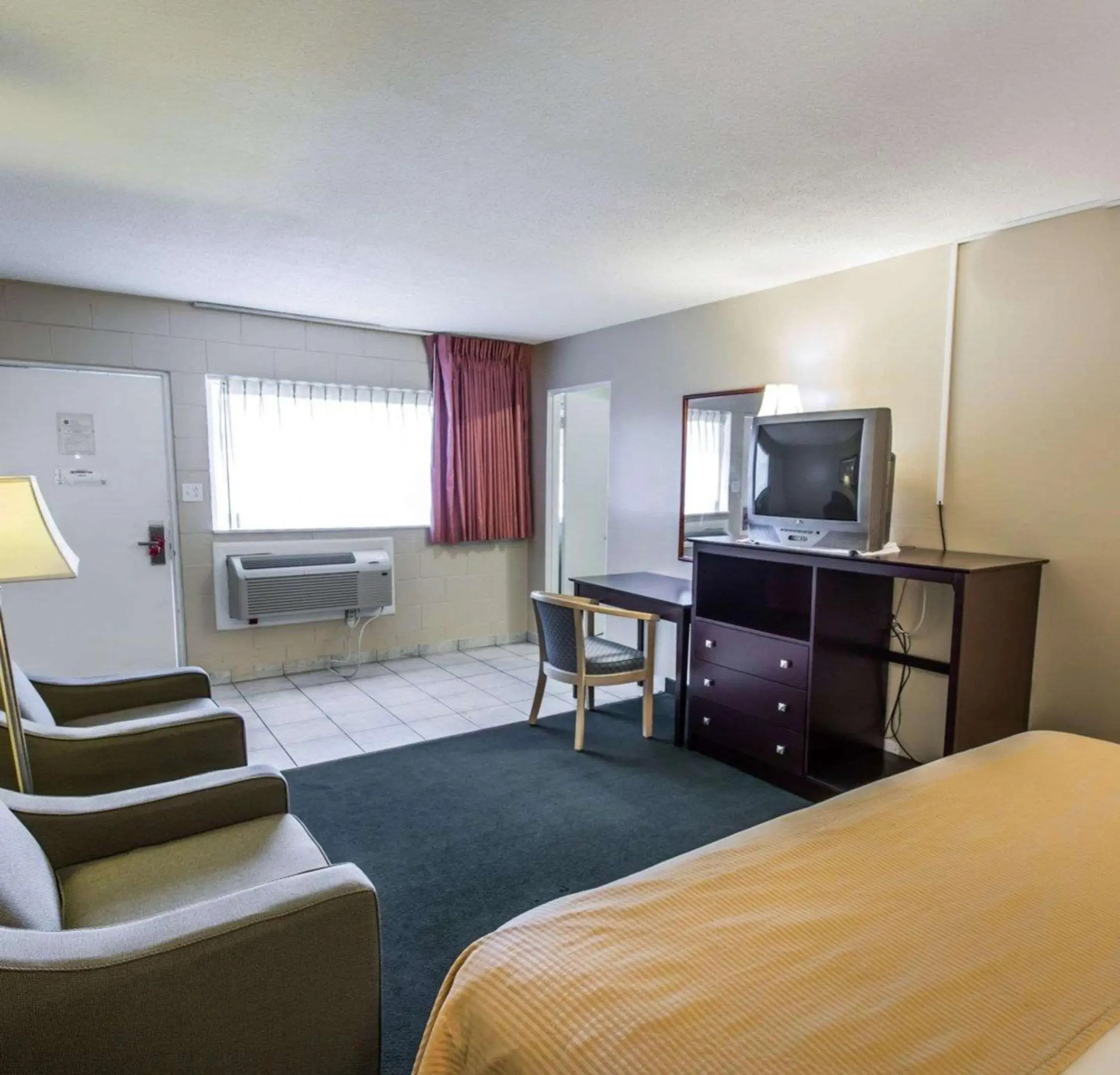 King Room - Non-Smoking in Econo Lodge Cocoa Beach - near the Port King Room - Non-Smoking in Econo Lodge Cocoa Beach - near the Port