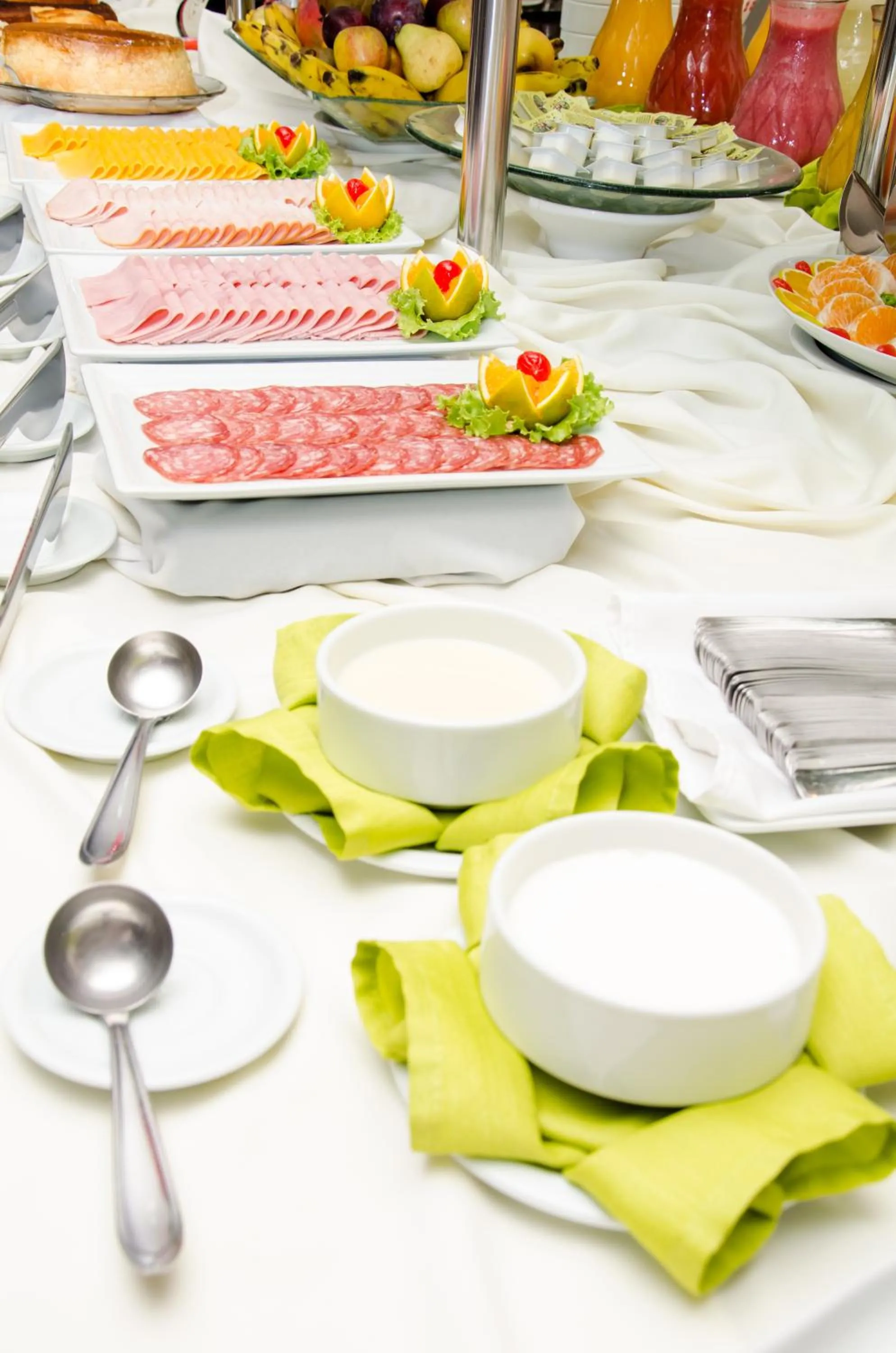 Buffet breakfast in Vale dos Carajás Hotel