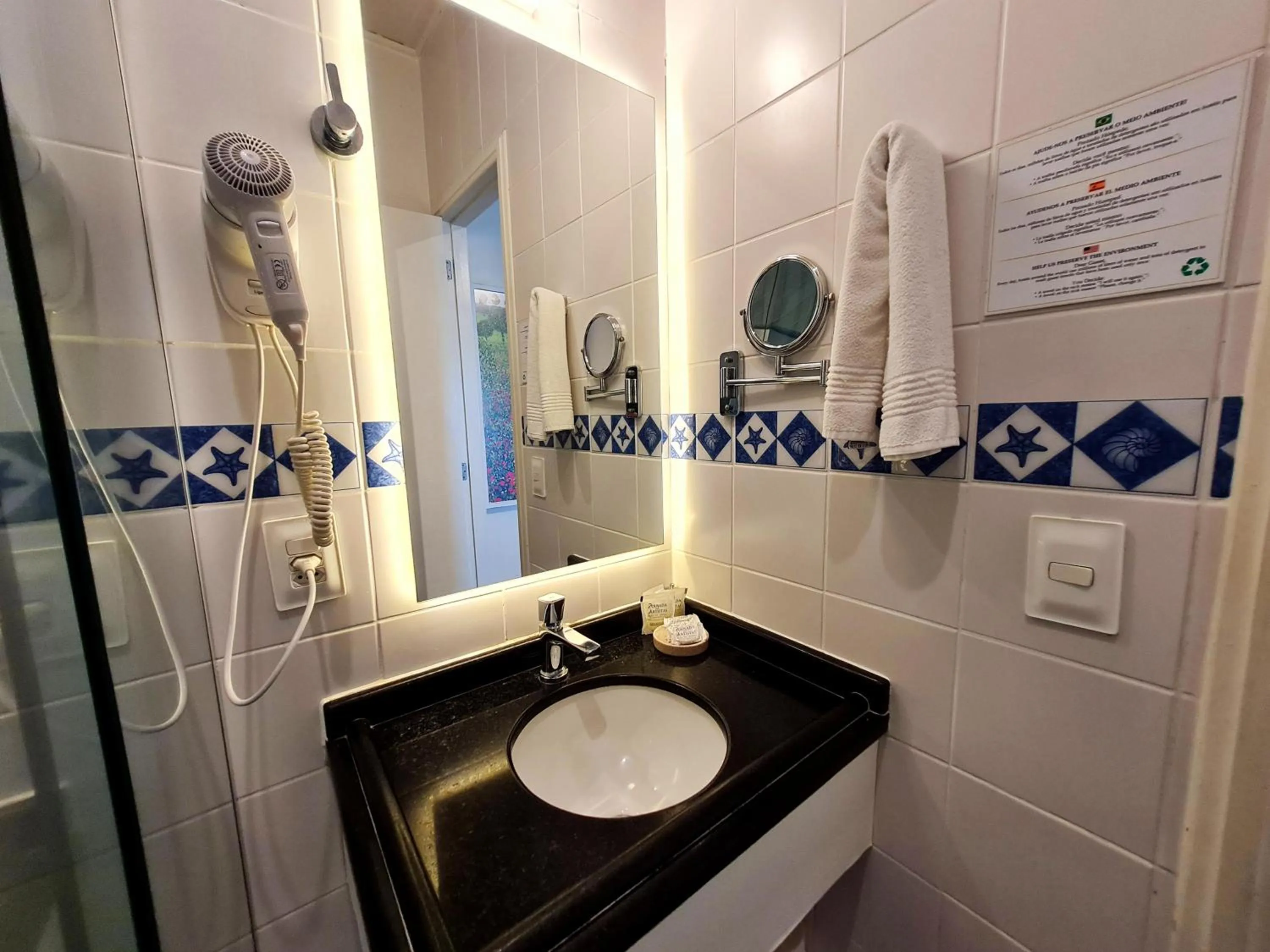 Photo of the whole room in Belle Arti Pousada