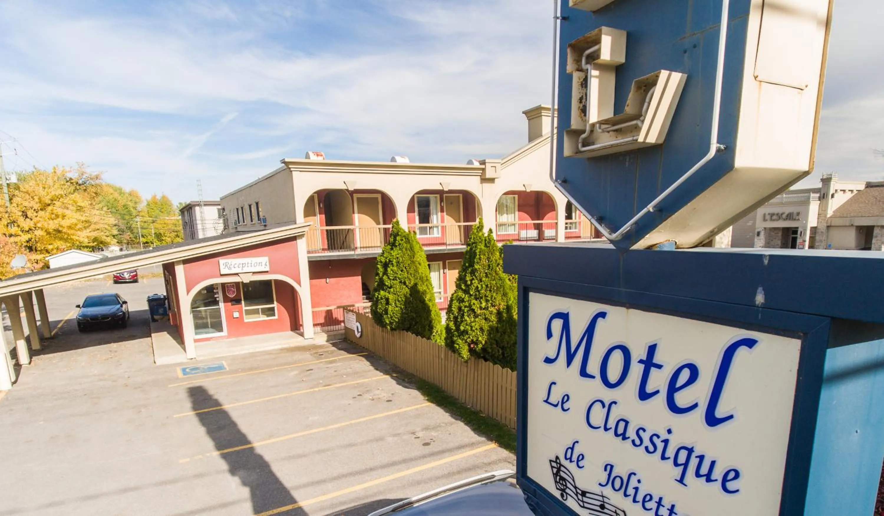 Property building in Motel Classique