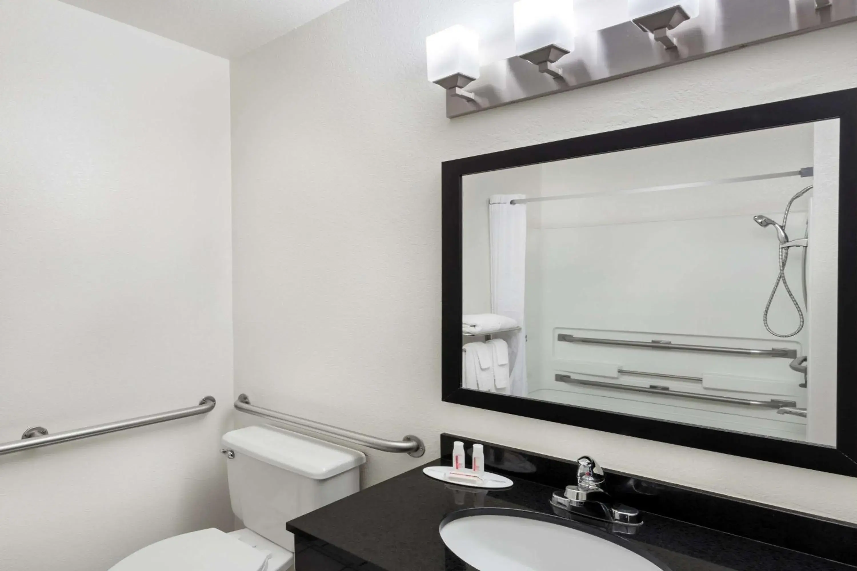 Queen Room - Disability Access/Non-Smoking in Super 8 by Wyndham Chandler Phoenix Queen Room - Disability Access/Non-Smoking in Super 8 by Wyndham Chandler Phoenix