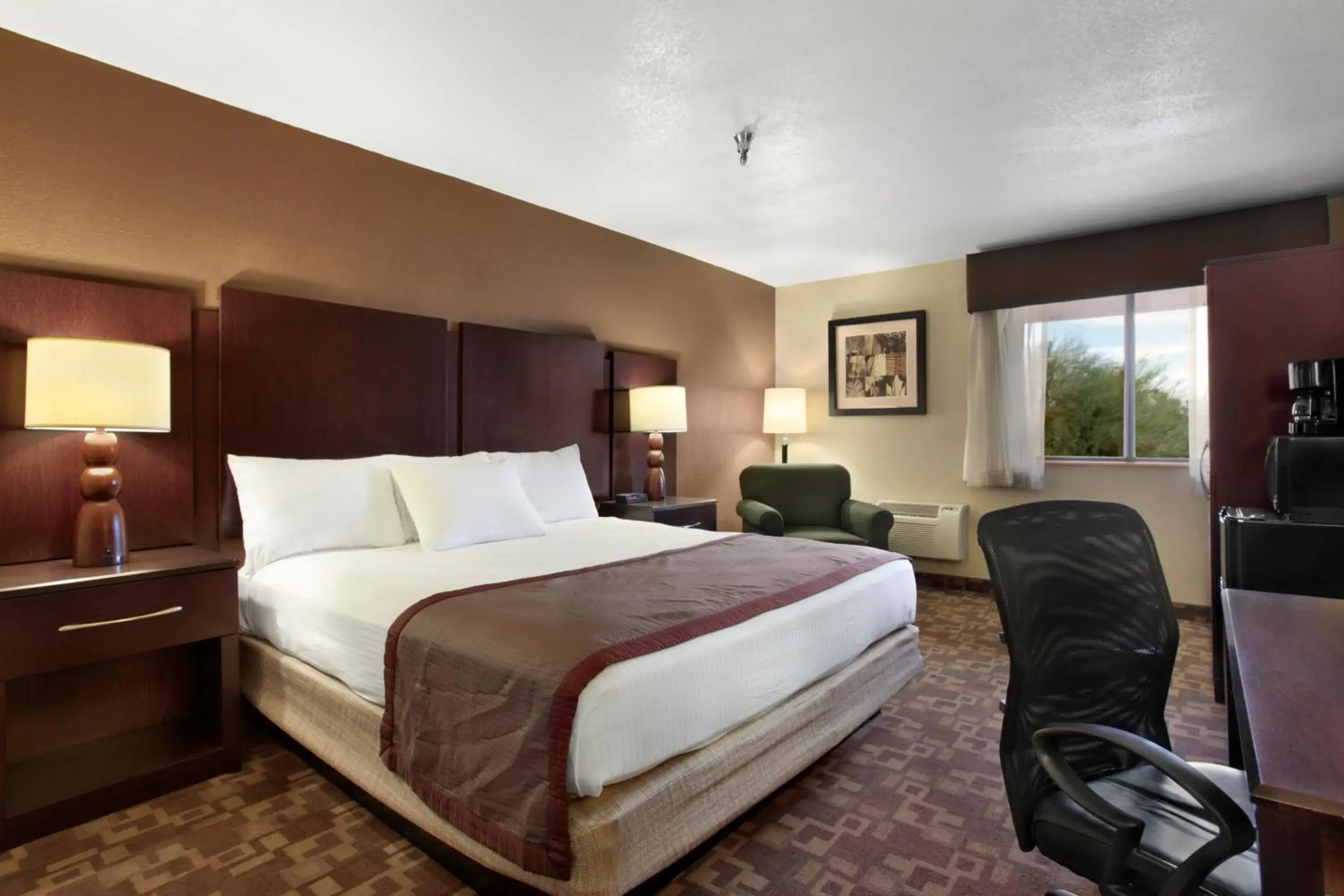 Deluxe King Suite in Super 8 by Wyndham Chandler Phoenix Deluxe King Suite in Super 8 by Wyndham Chandler Phoenix
