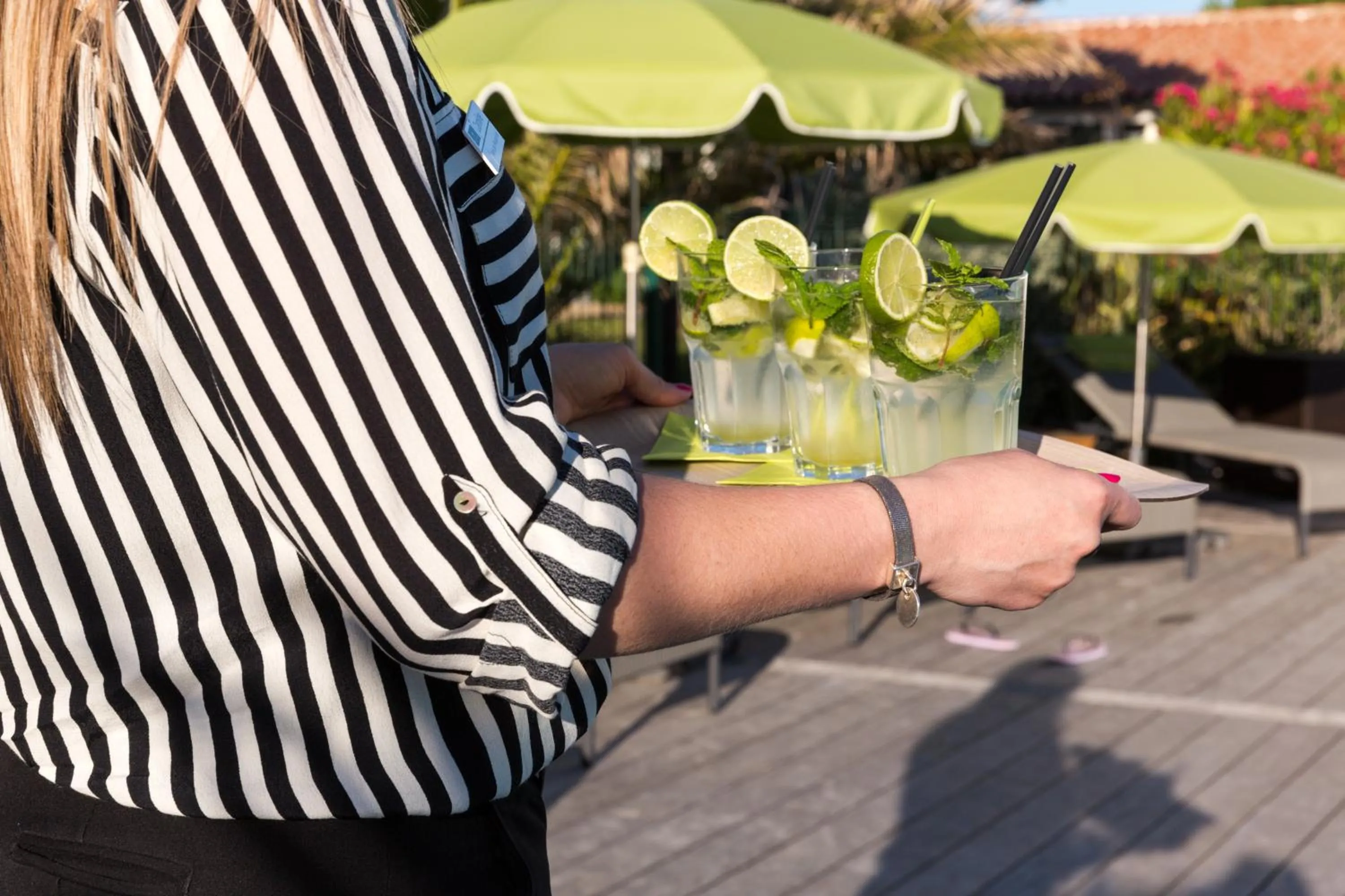 Lounge or bar in Hôtel Les Vignes de la Chapelle, "The Originals Relais"